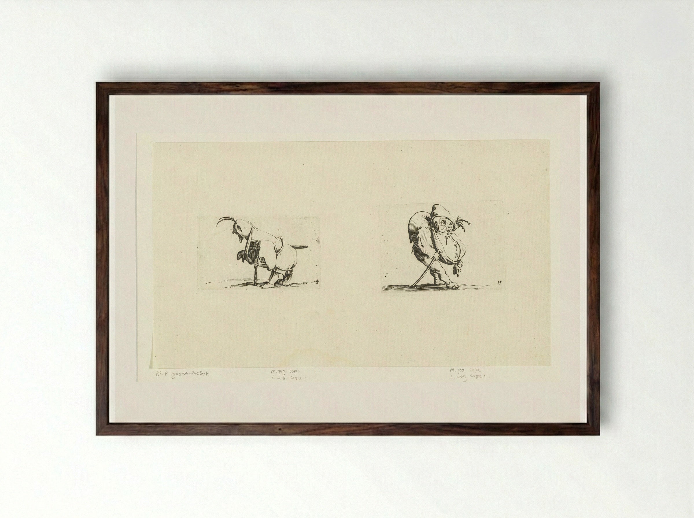 Kleine mens (karikatuur) met mitella, kruk en zwaard; kleine mens (karikatuur) met wandelstok - Abraham Bosse - Framed Print Dark Wood
