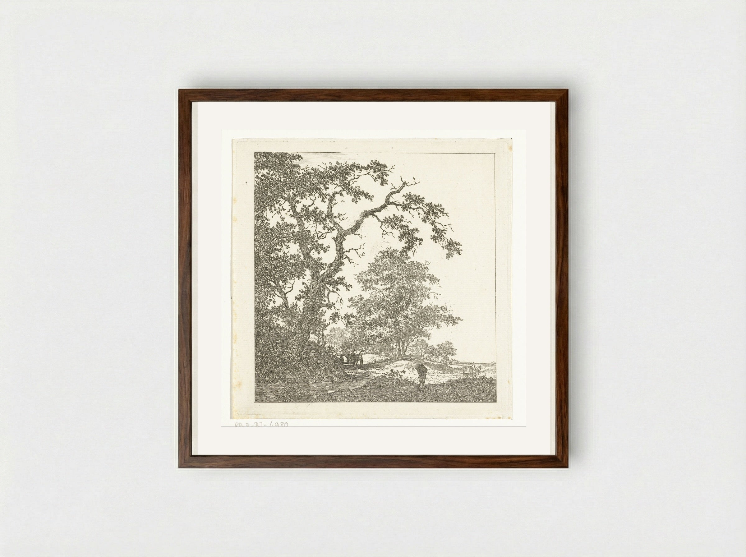 Kruisend zandpad met karren en man met pak op zijn rug - Hermanus van Brussel - Framed Print Dark Wood