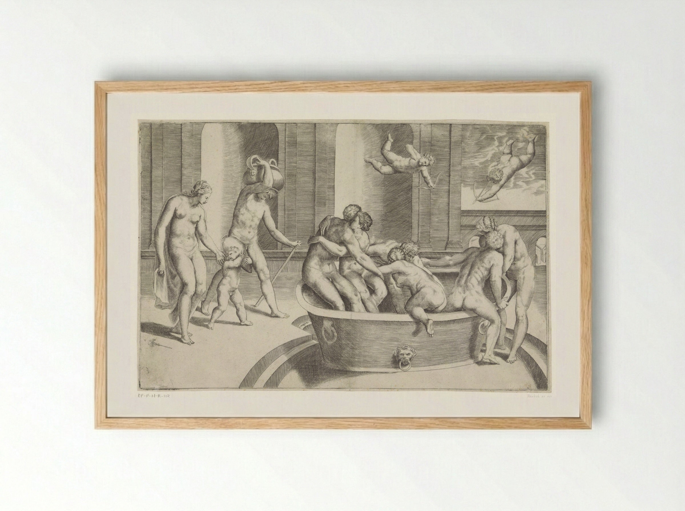 Mannen en vrouwen in grote badkuip - Giulio Bonasone - Framed Print Wood