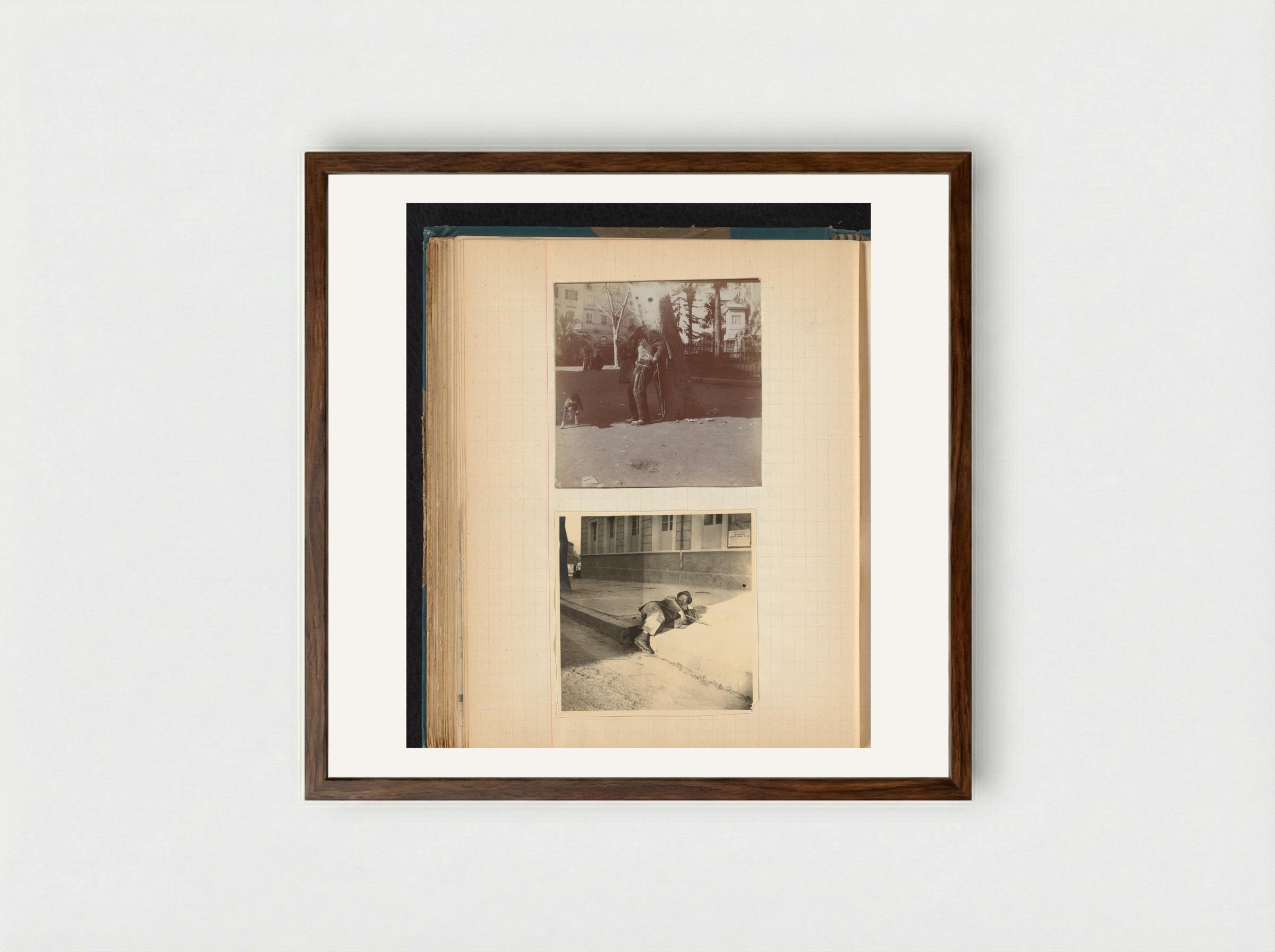 Mannen in versleten kleding en wandelstok slapend op straat in Ajaccio, Corsica - Théodore van Lelyveld - Framed Print Dark Wood
