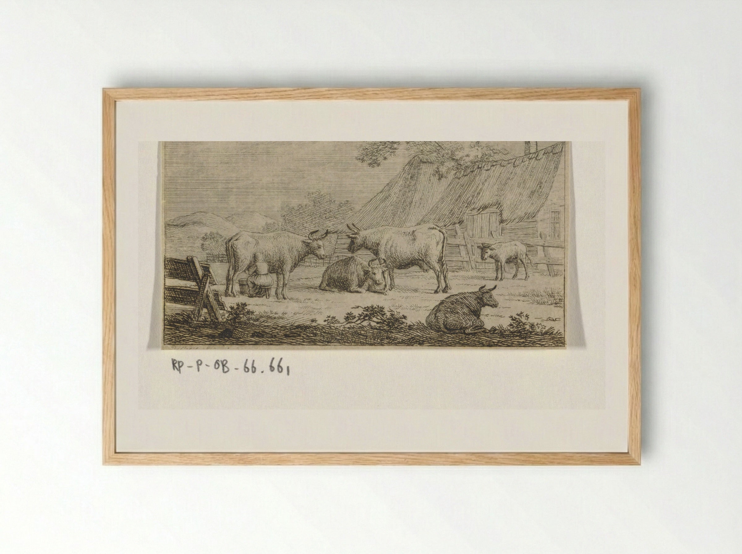 Melkende boerin bij koeien voor een boerderij - Jacob Elias van Varelen - Framed Print Wood