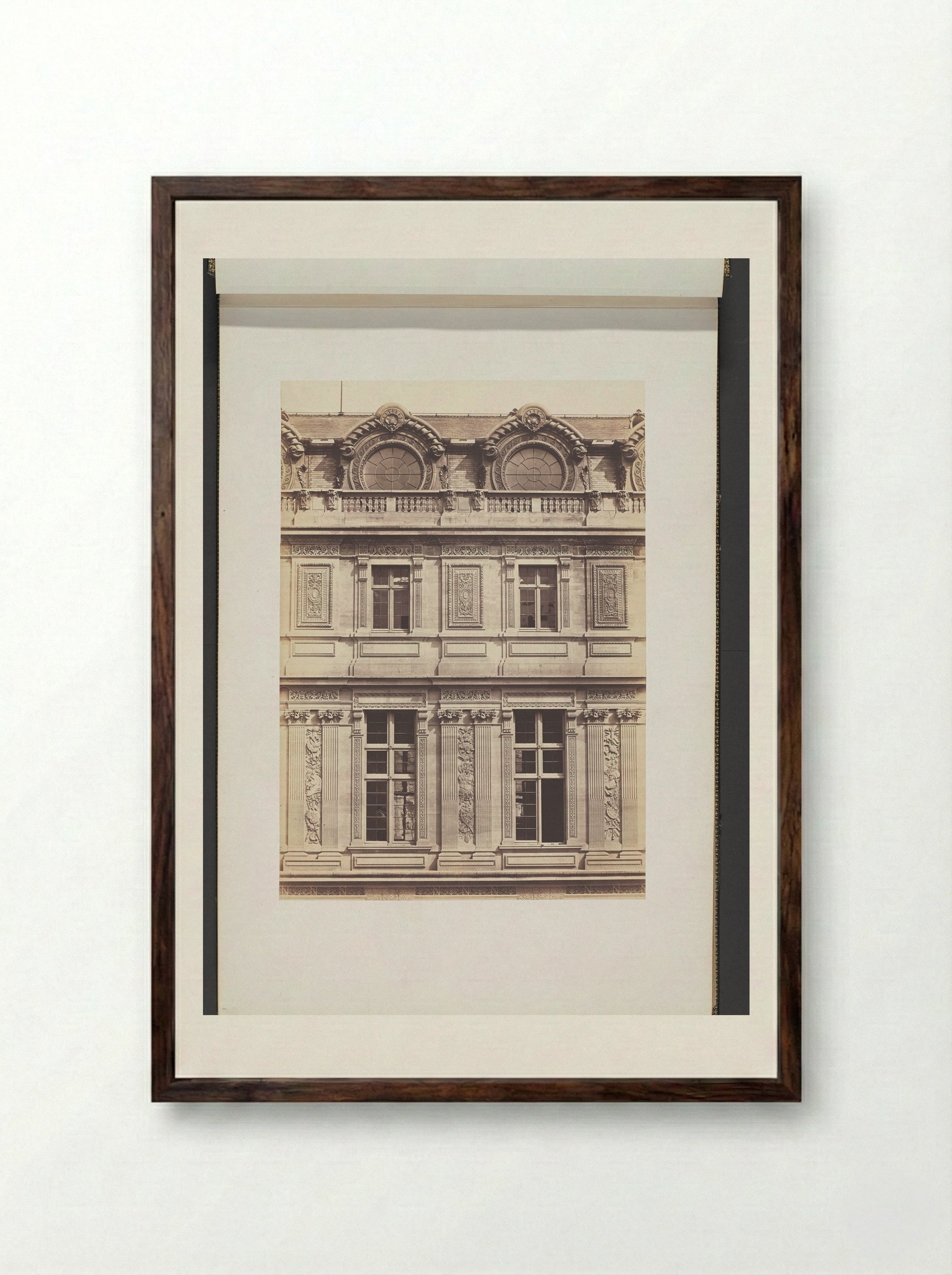 Noordgevel aan de Cour Lefuel van het Palais du Louvre - Édouard Denis Baldus - Framed Print Dark Wood
