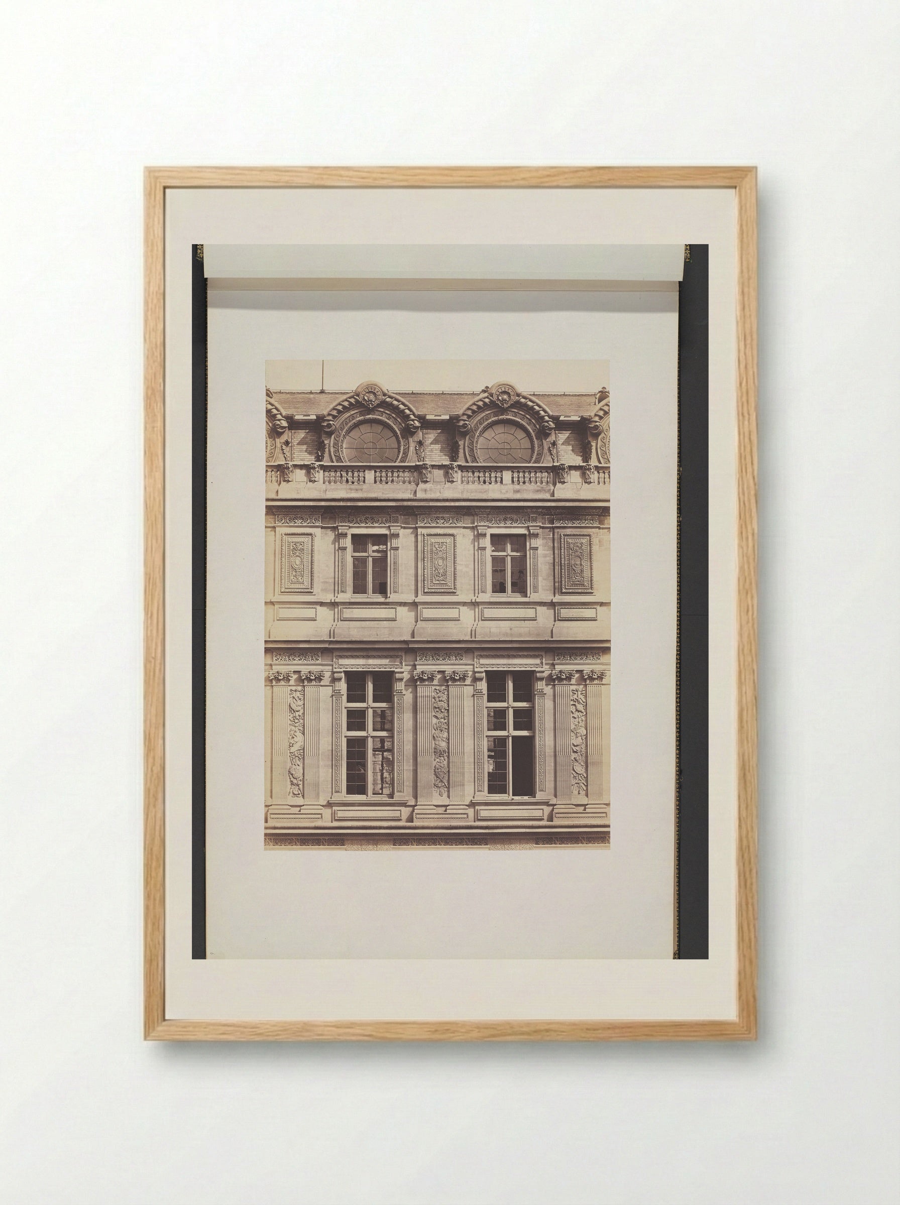 Noordgevel aan de Cour Lefuel van het Palais du Louvre - Édouard Denis Baldus - Framed Print Wood