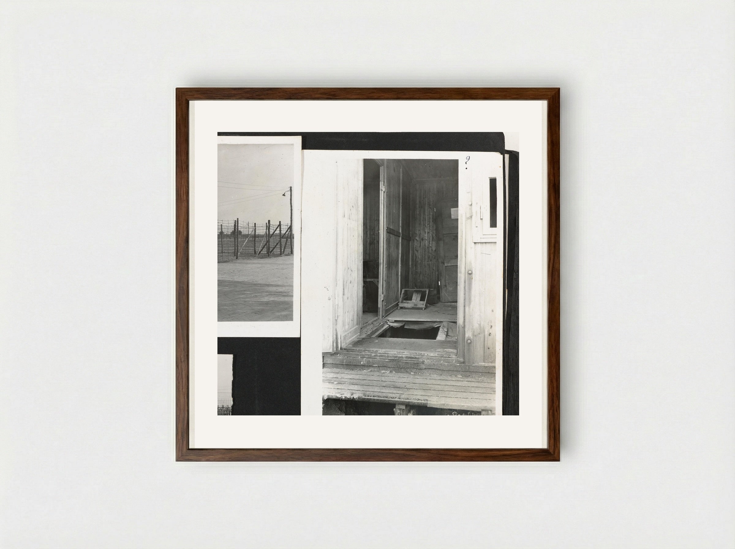 Ontdekte ontsnappingstunnels - Dick W.B. van Maarseveen - Framed Print Dark Wood