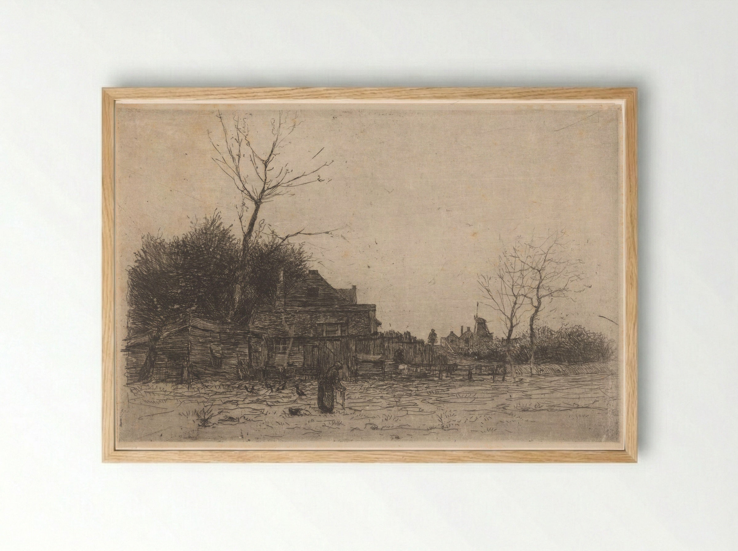 Oude vrouw in een veld bij een boerderij - Philip Zilcken - Framed Print Wood