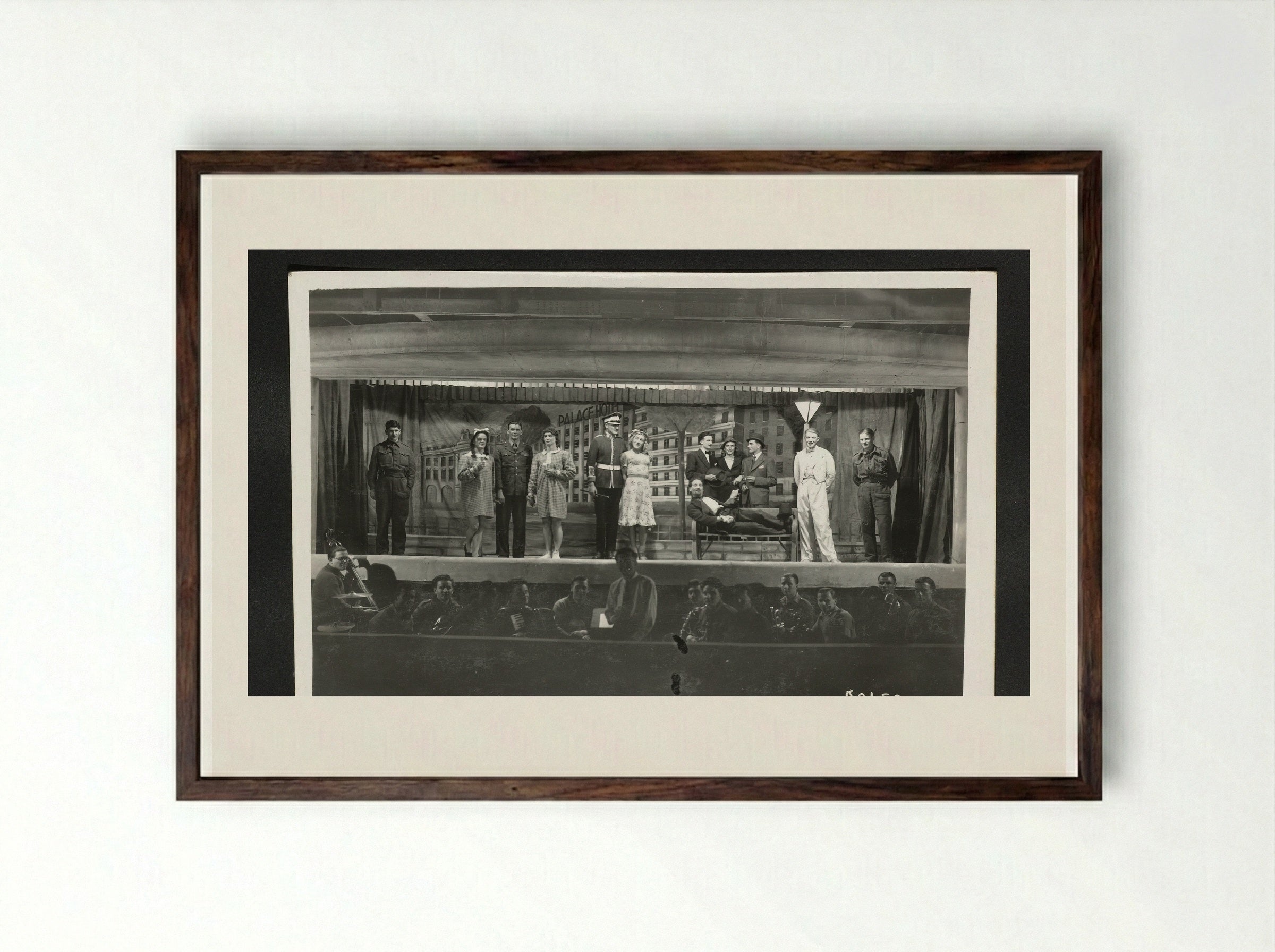 Post en toneelstuk - Dick W.B. van Maarseveen - Framed Print Dark Wood