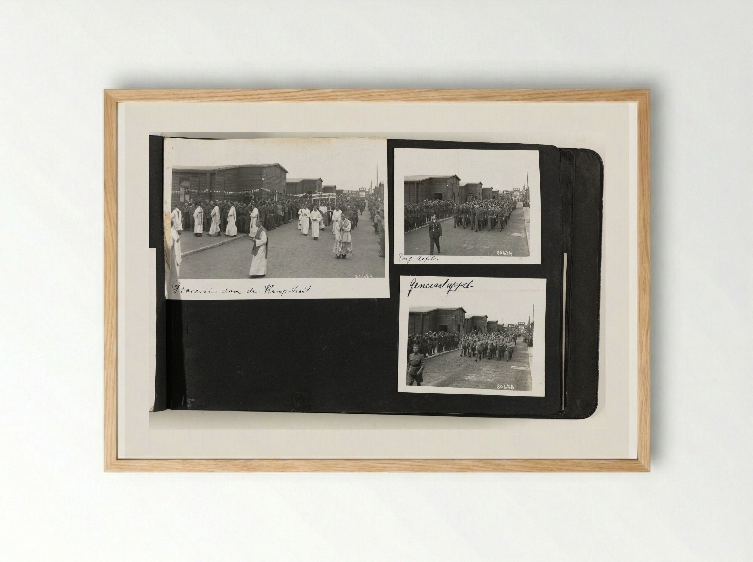 Processie door de Kampstraat, Eng. defilé, Generaal appel - Dick W.B. van Maarseveen - Framed Print Wood