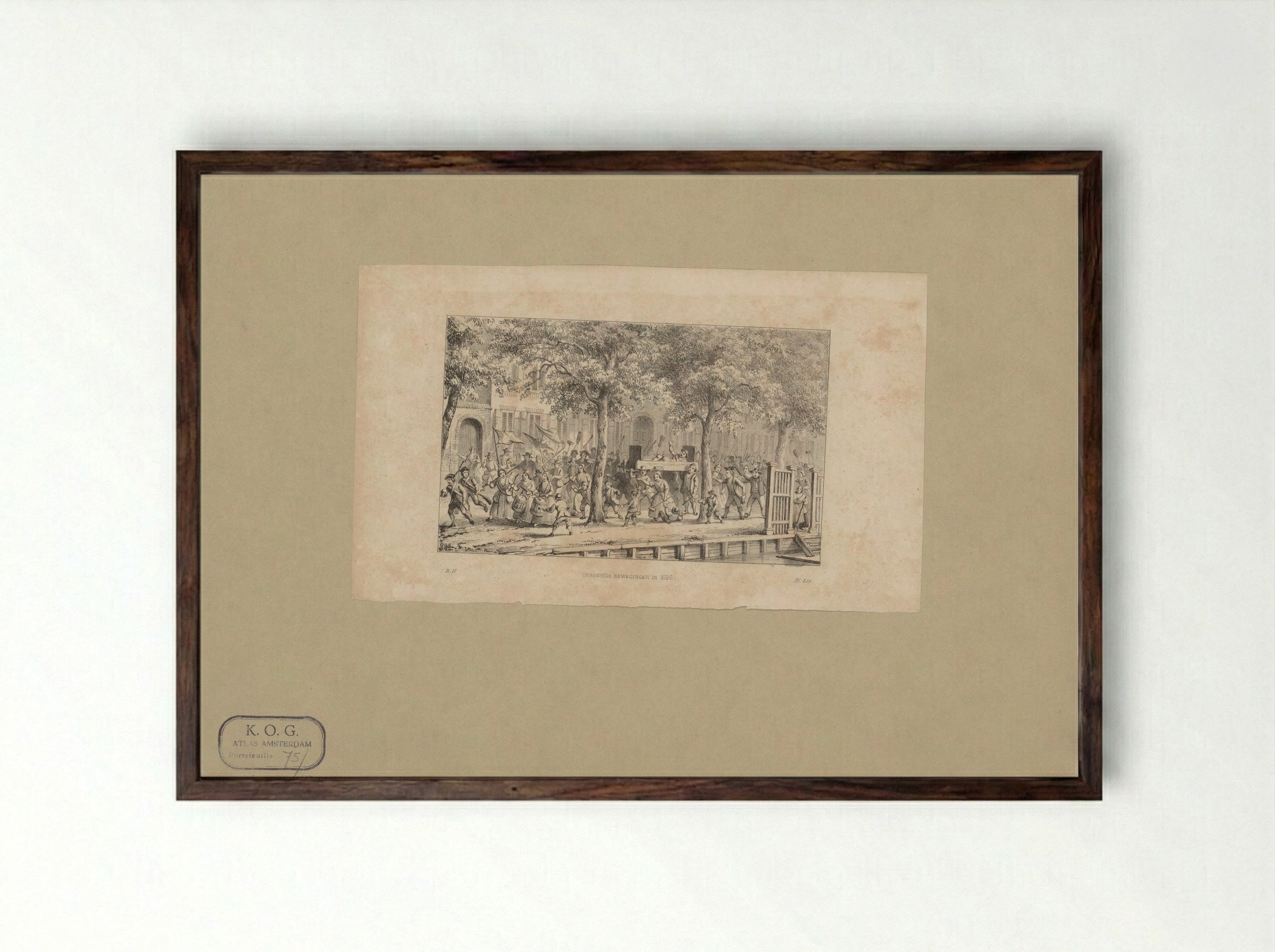 Protestoptocht tijdens het aansprekersoproer te Amsterdam - Johannes Hilverdink - Framed Print Dark Wood