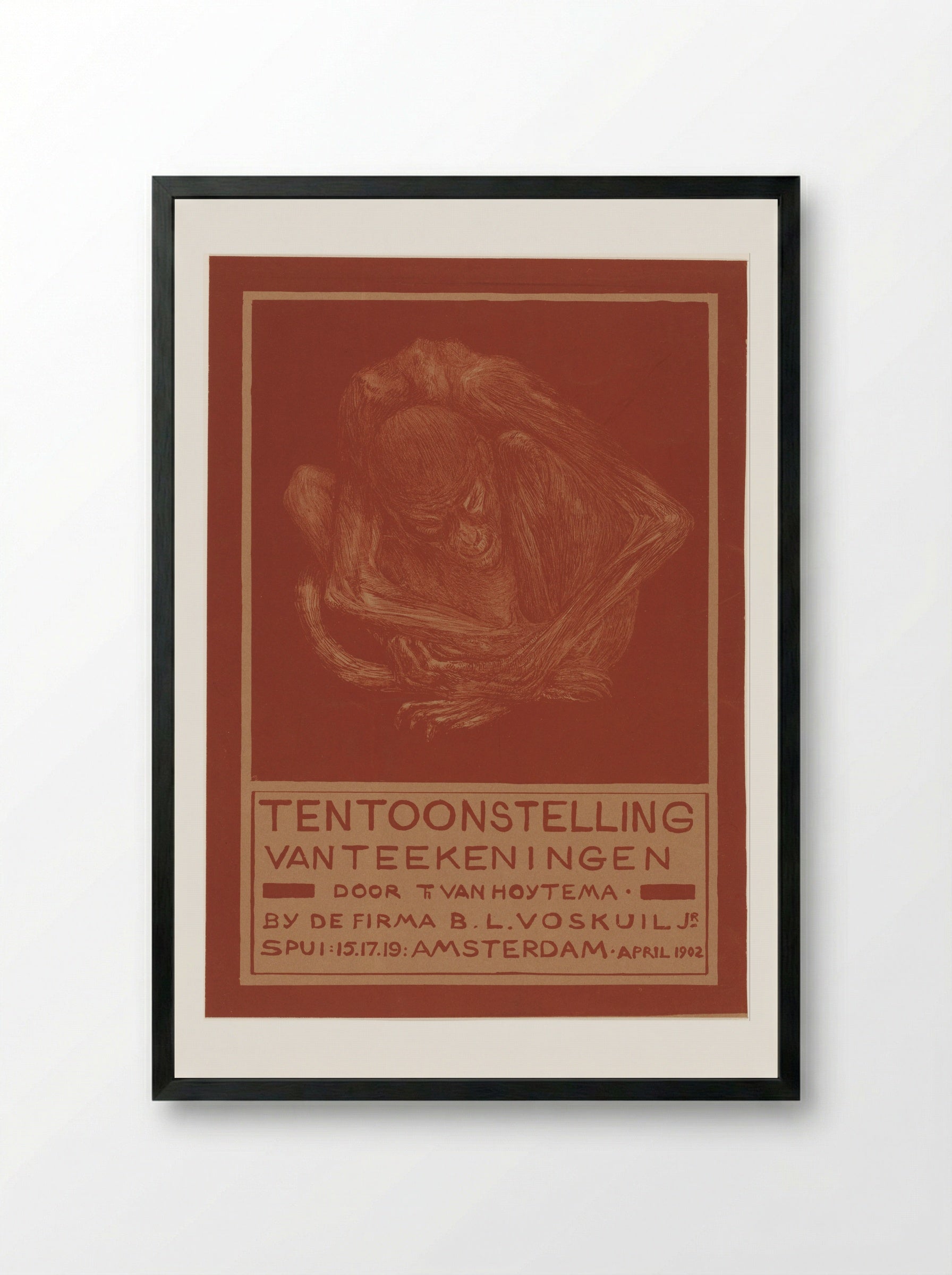 Reclamekaart met ineengedoken aap - Theo van Hoytema - Framed Print Black
