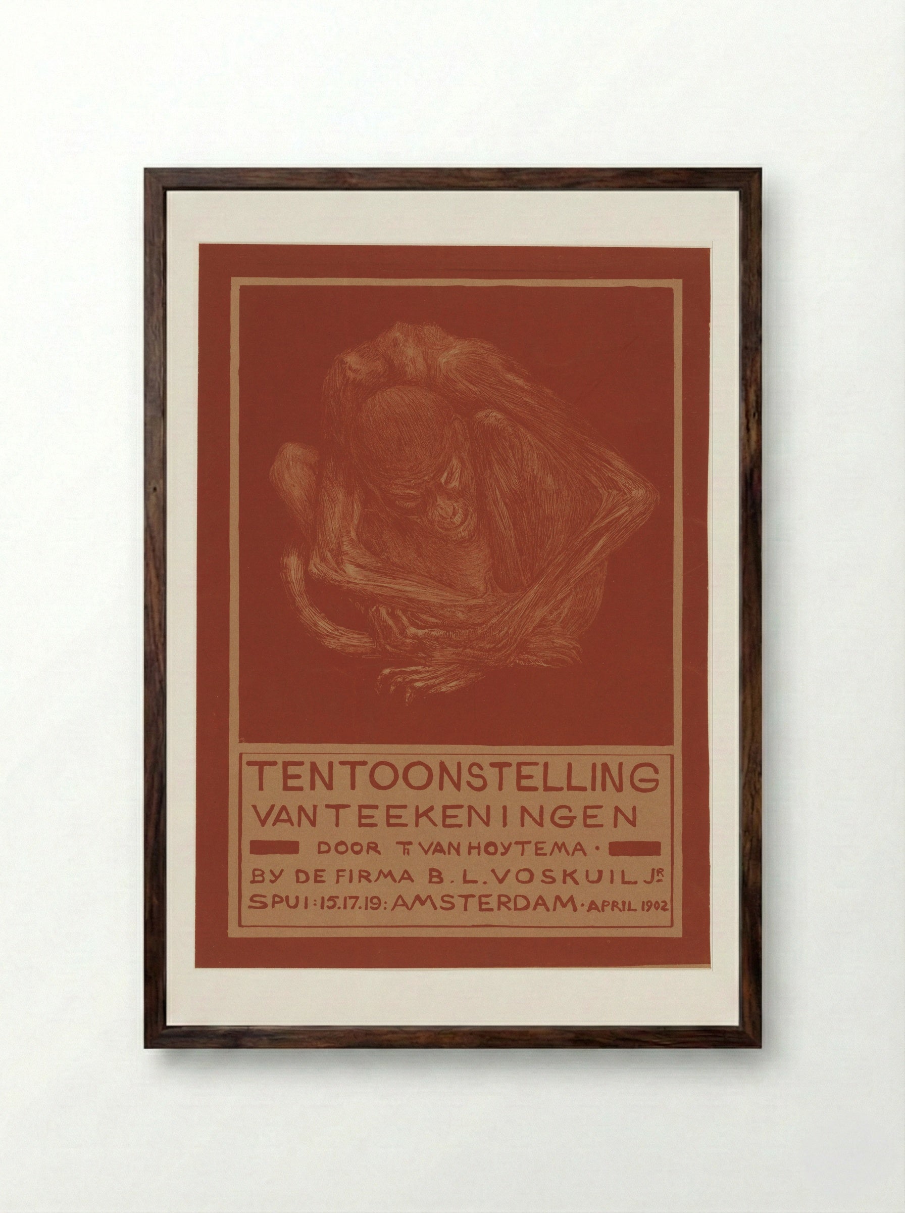 Reclamekaart met ineengedoken aap - Theo van Hoytema - Framed Print Dark Wood
