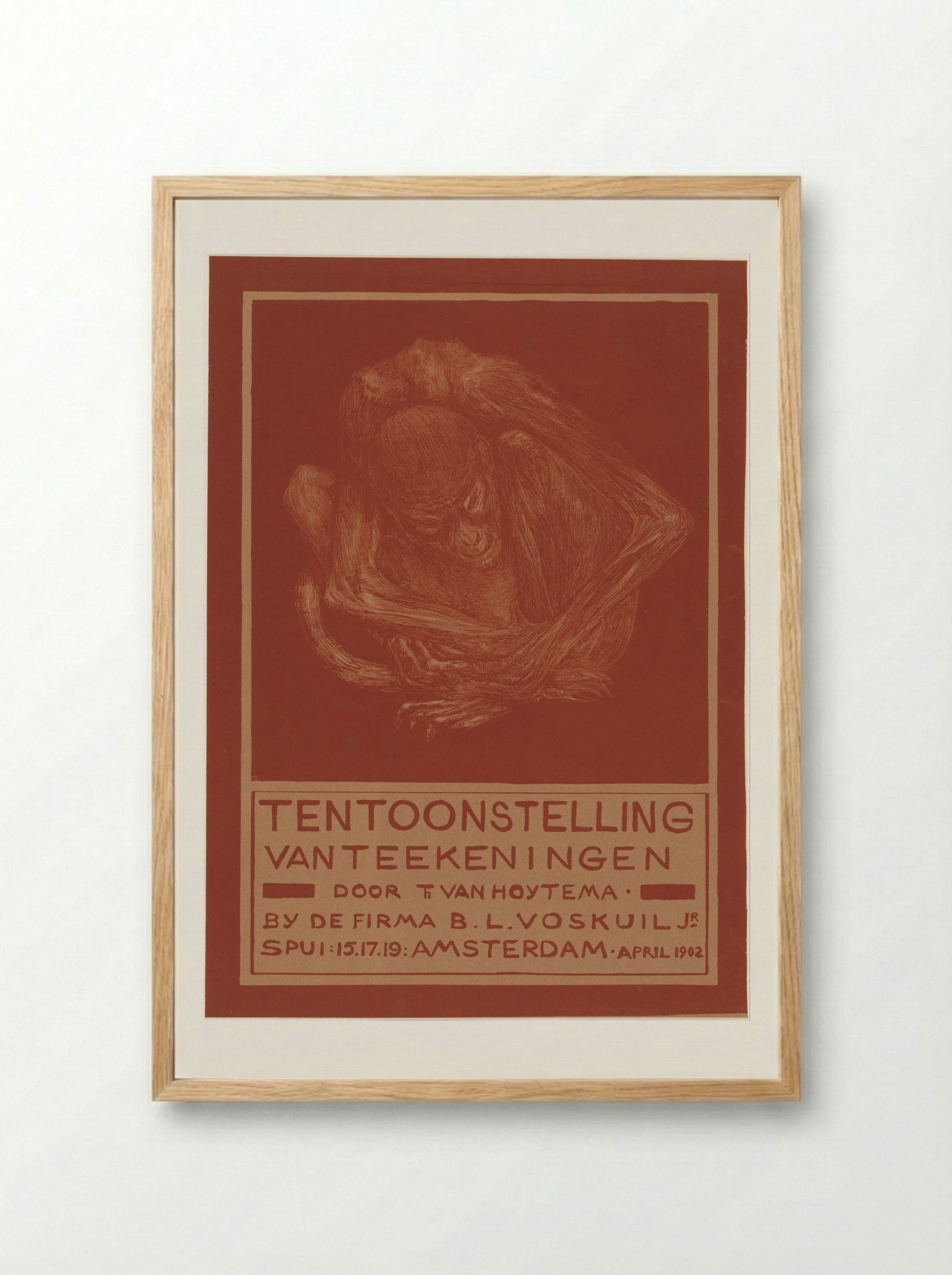 Reclamekaart met ineengedoken aap - Theo van Hoytema - Framed Print Wood