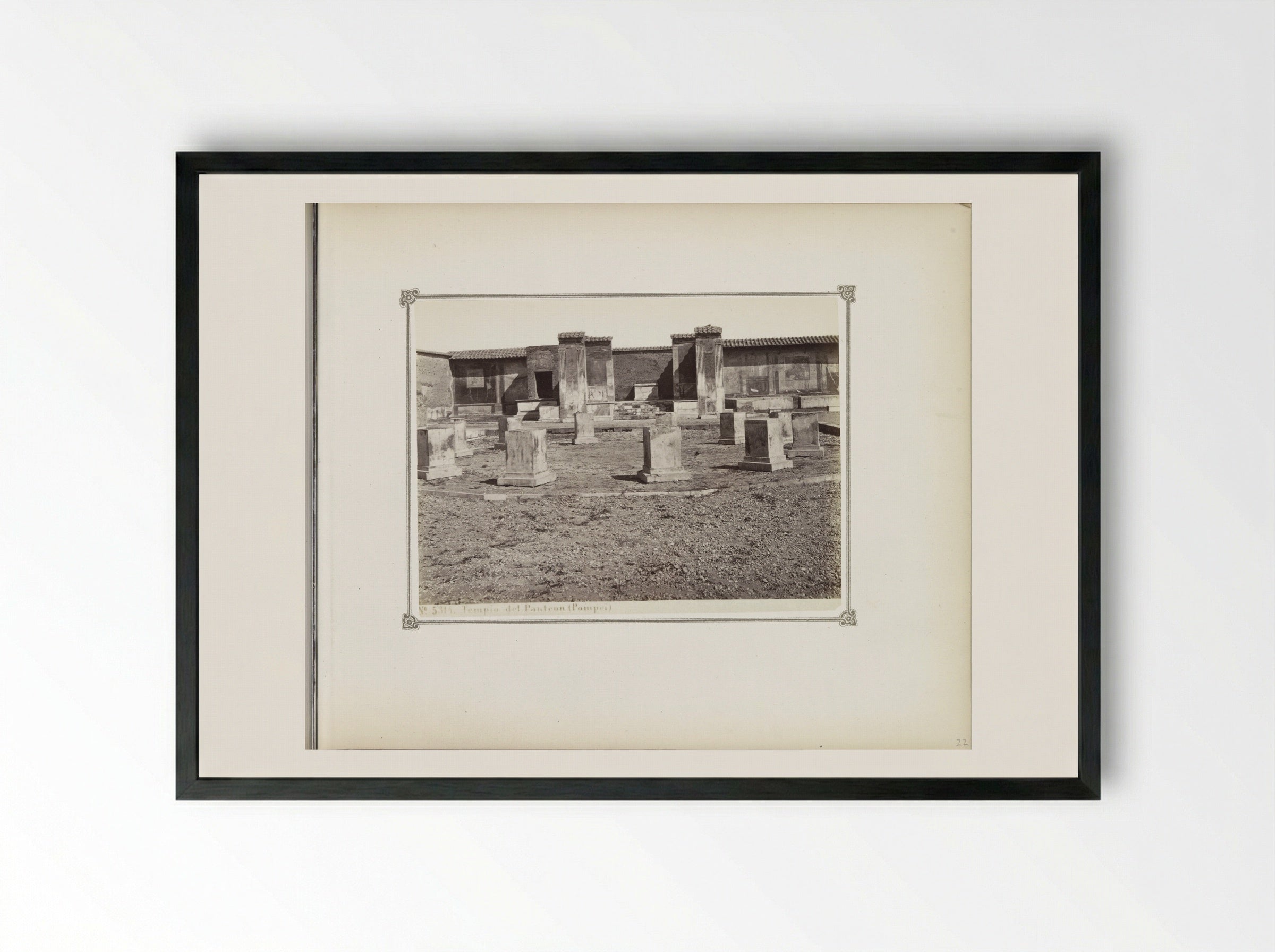 Restanten van de Tempel van Augustus (Pantheon) in Pompeï - Giorgio Sommer - Framed Print Black