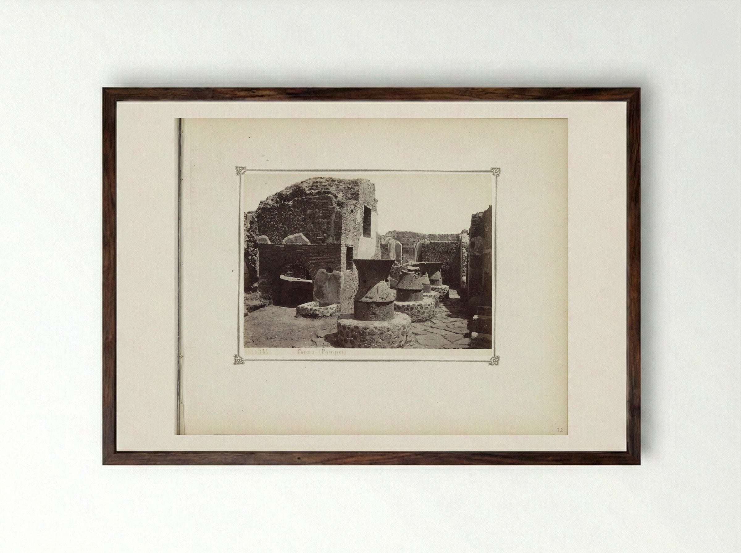 Restanten van een oven in Pompeï - Giorgio Sommer - Framed Print Dark Wood