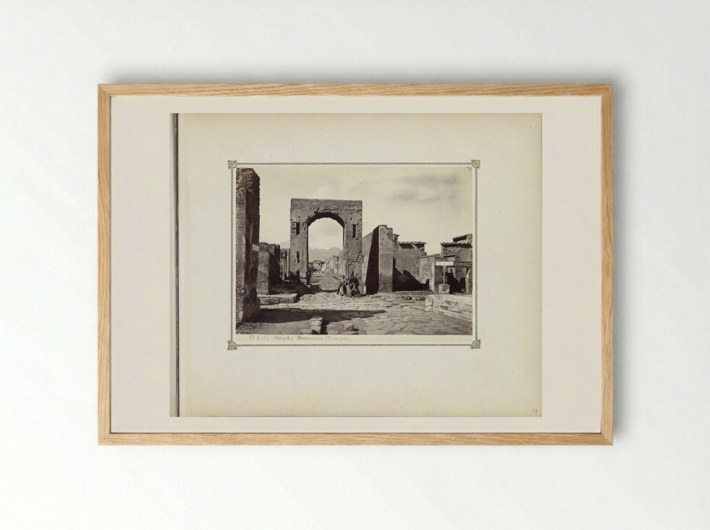 Restanten van gebouwen aan de Strada Mercurio in Pompeï - Giorgio Sommer - Framed Print Wood