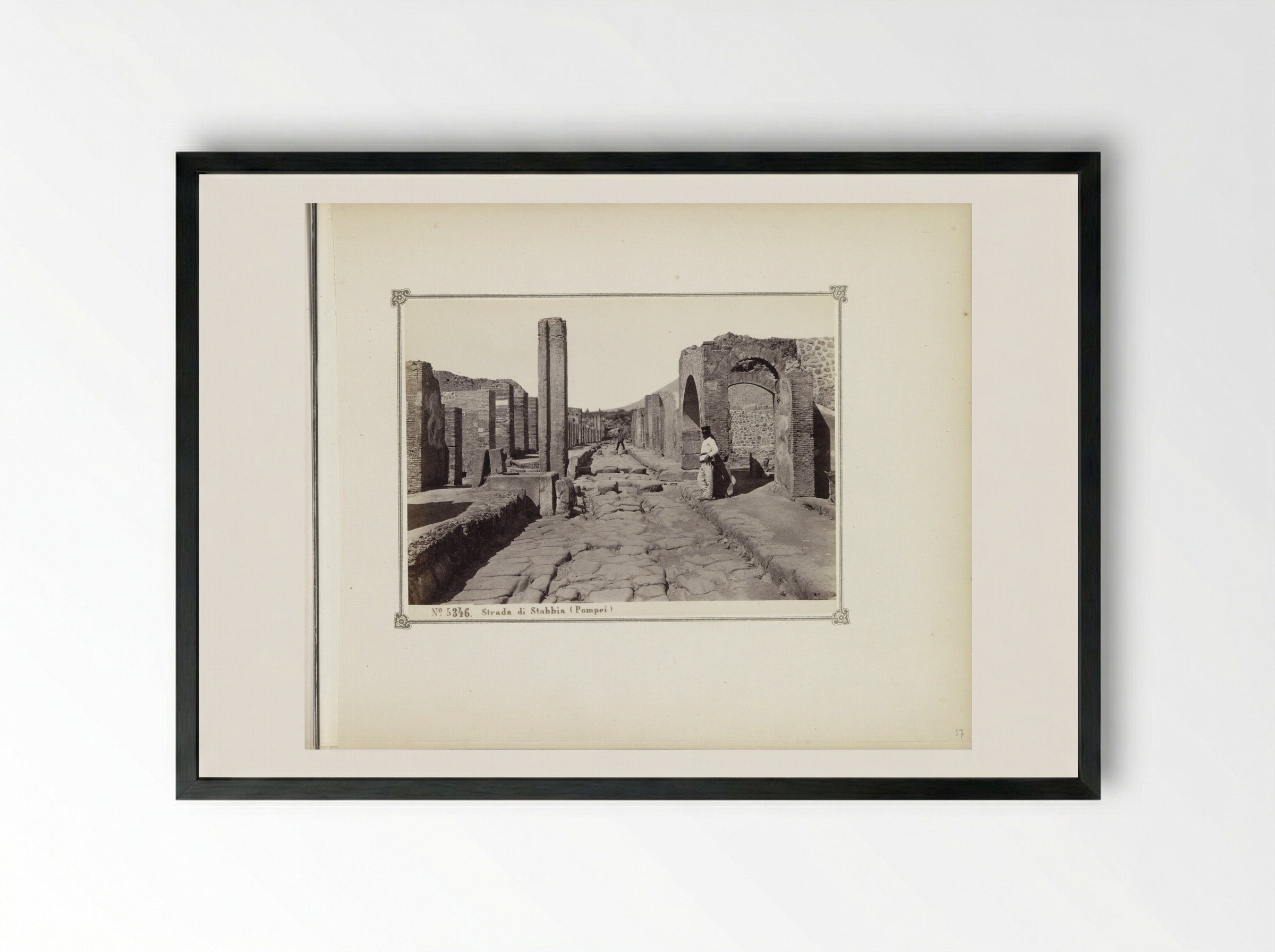 Restanten van gebouwen aan de Strada di Stabia in Pompeï - Giorgio Sommer - Framed Print Black