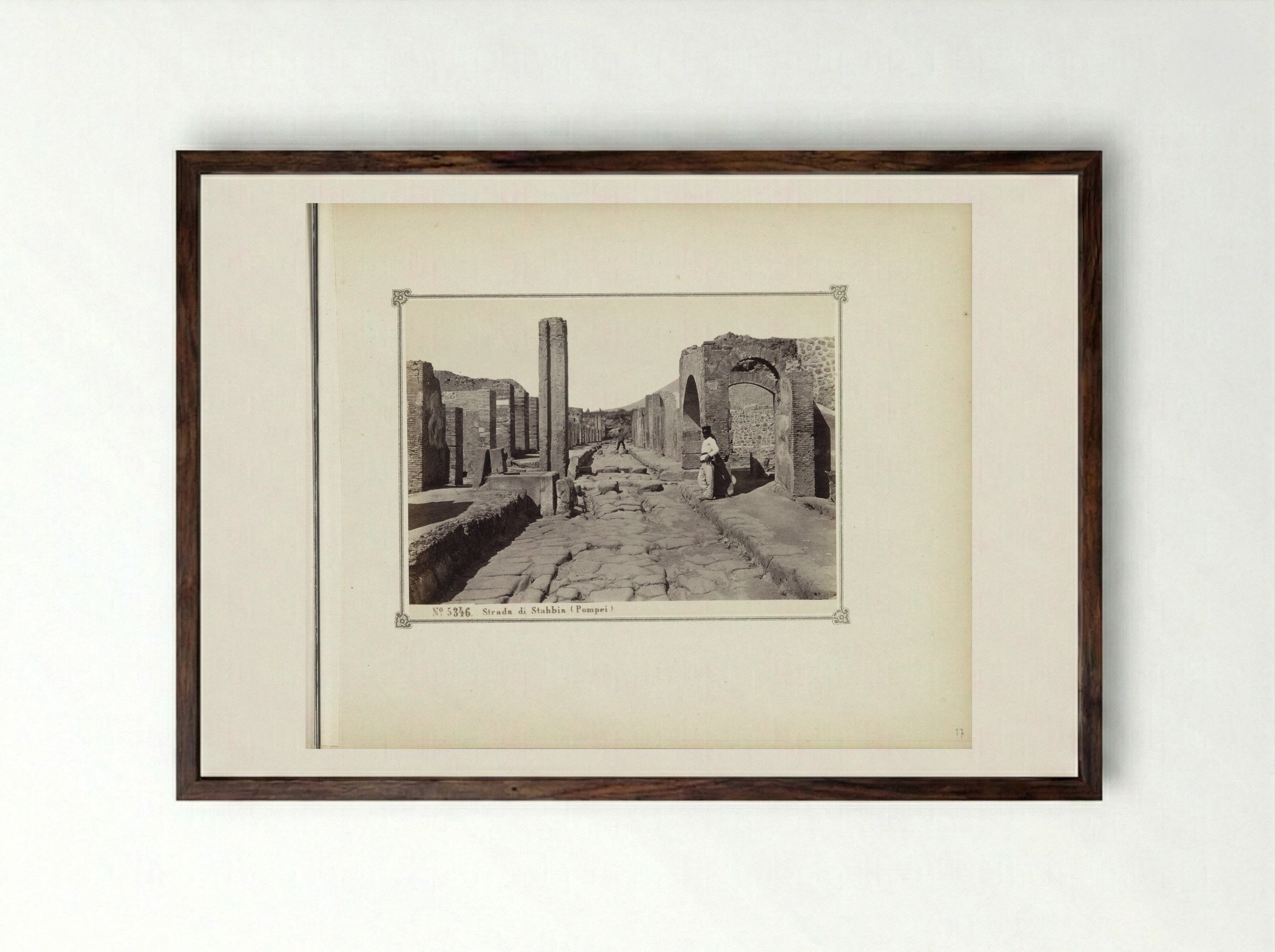 Restanten van gebouwen aan de Strada di Stabia in Pompeï - Giorgio Sommer - Framed Print Dark Wood
