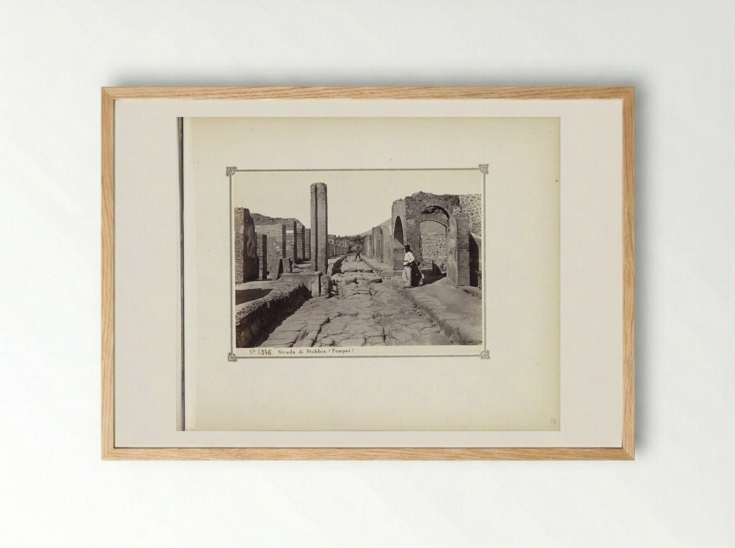 Restanten van gebouwen aan de Strada di Stabia in Pompeï - Giorgio Sommer - Framed Print Wood