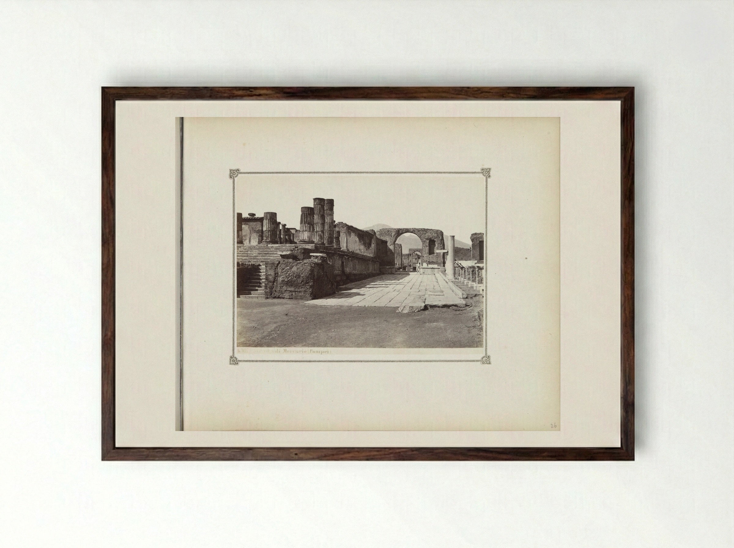Restanten van gebouwen aan de Via di Mercurio in Pompeï - Giorgio Sommer - Framed Print Dark Wood