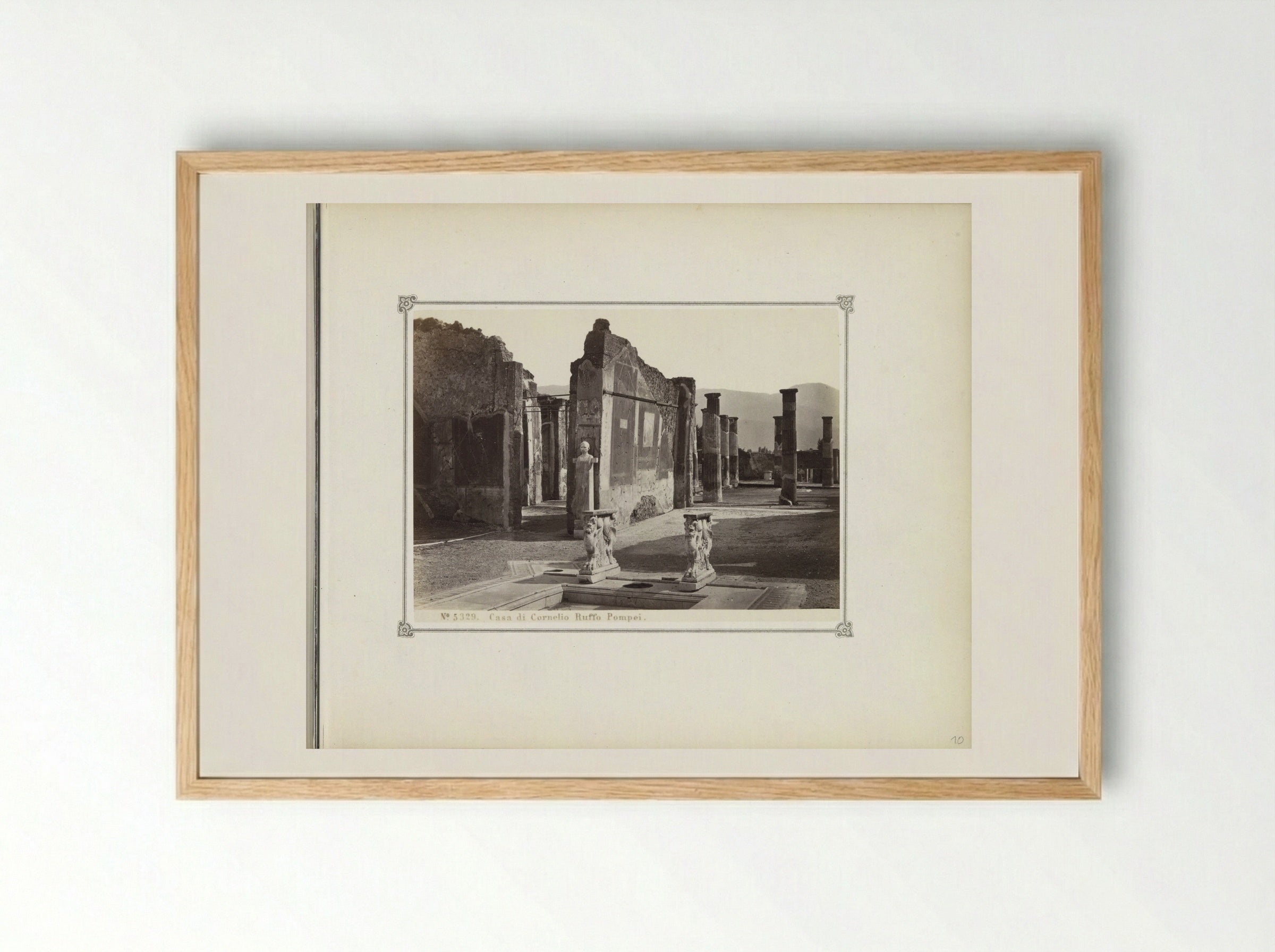 Restanten van het Casa di Cornelio Ruffo in Pompeï - Giorgio Sommer - Framed Print Wood