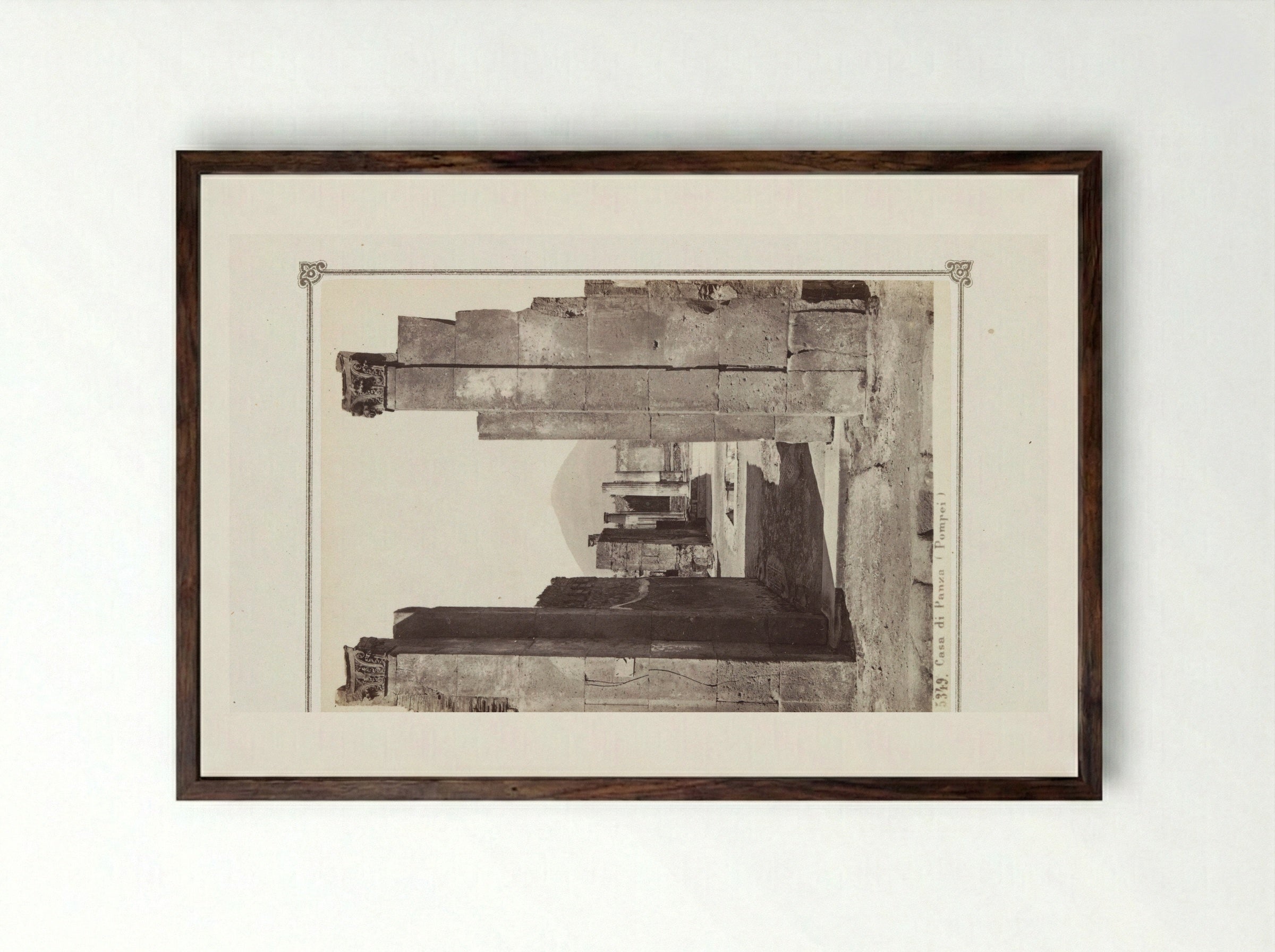 Restanten van het Huis van Panza in Pompeï - Giorgio Sommer - Framed Print Dark Wood