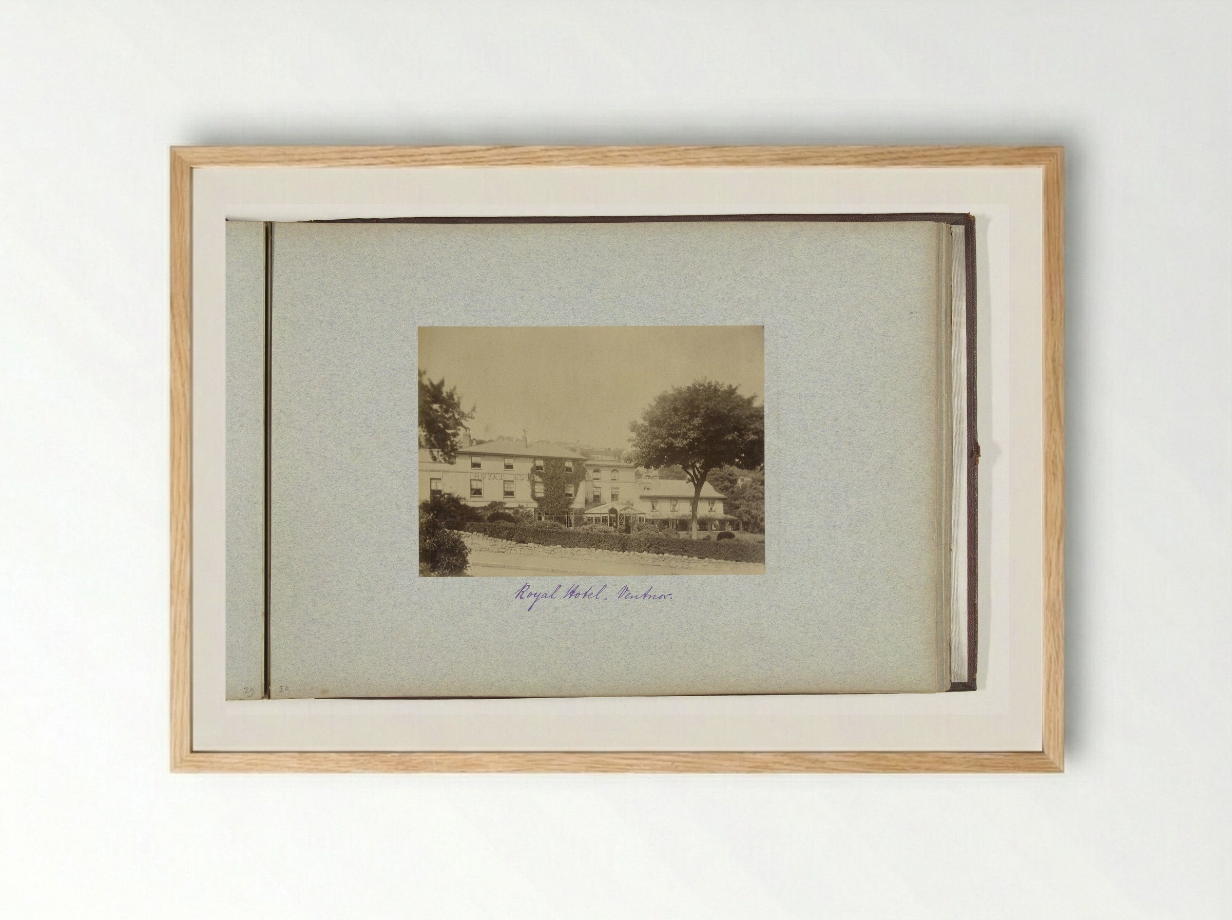 Royal Hotel in Ventnor - Henry Pauw van Wieldrecht - Framed Print Wood