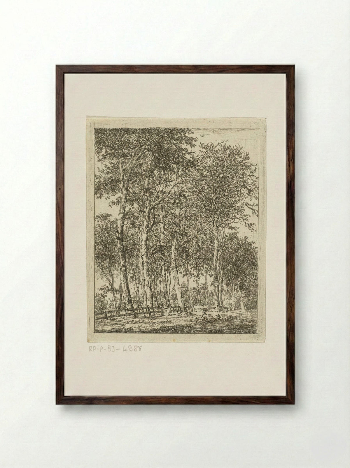 Rustende figuren bij hoge bomen - Hermanus van Brussel - Framed Print Dark Wood