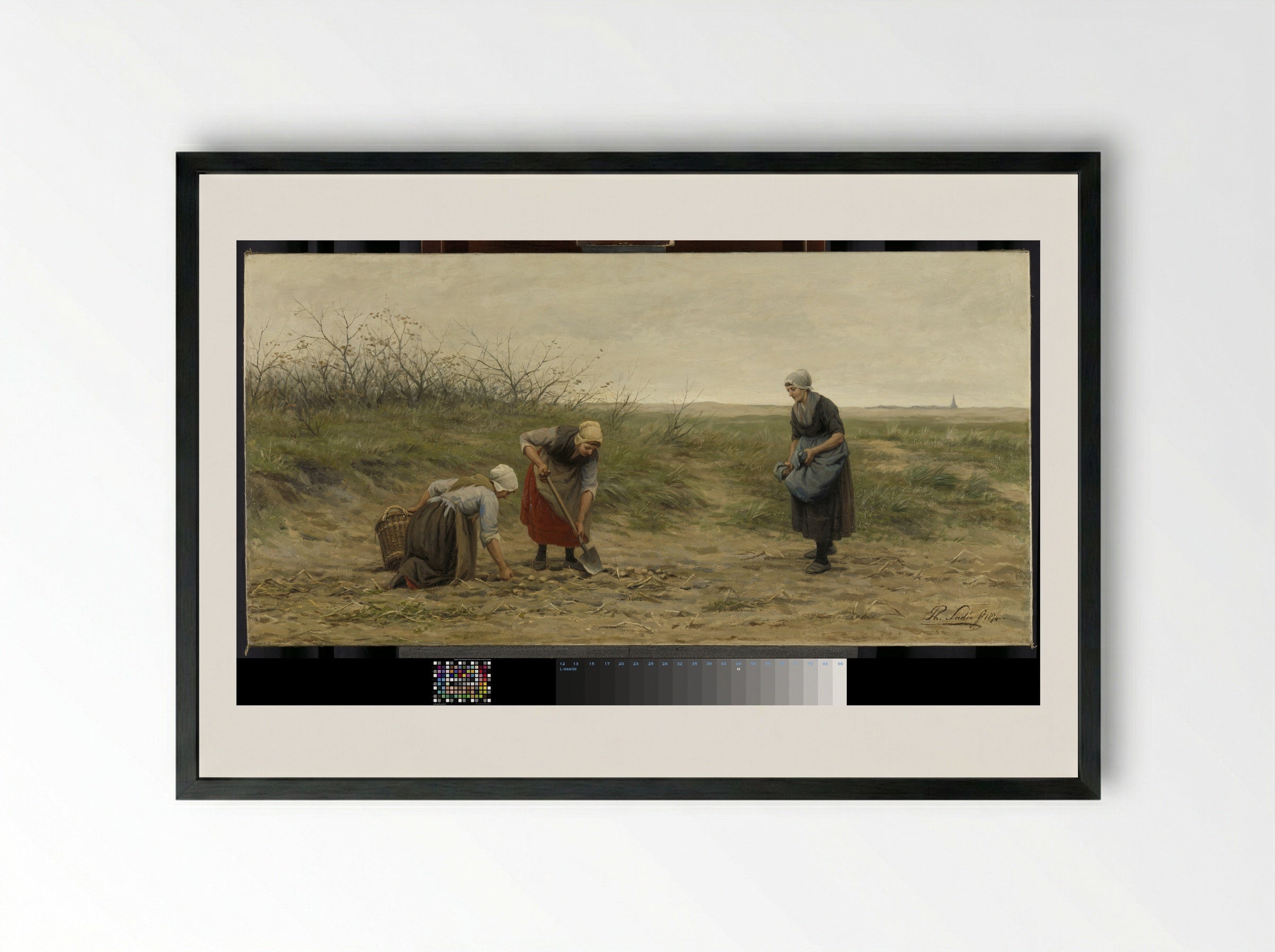 Scheveningse vrouwen bij het nalezen van een gerooid aardappelveld - Philip Sadée - Framed Print Black