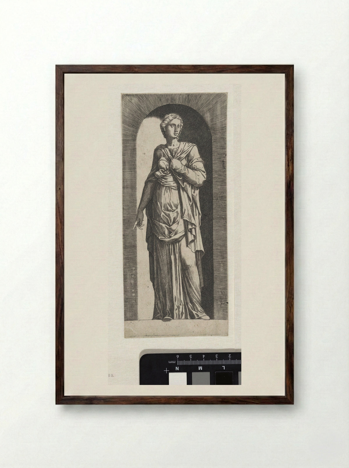 Sibille wijzend met haar rechterhand - Lambertus Suavius - Framed Print Dark Wood