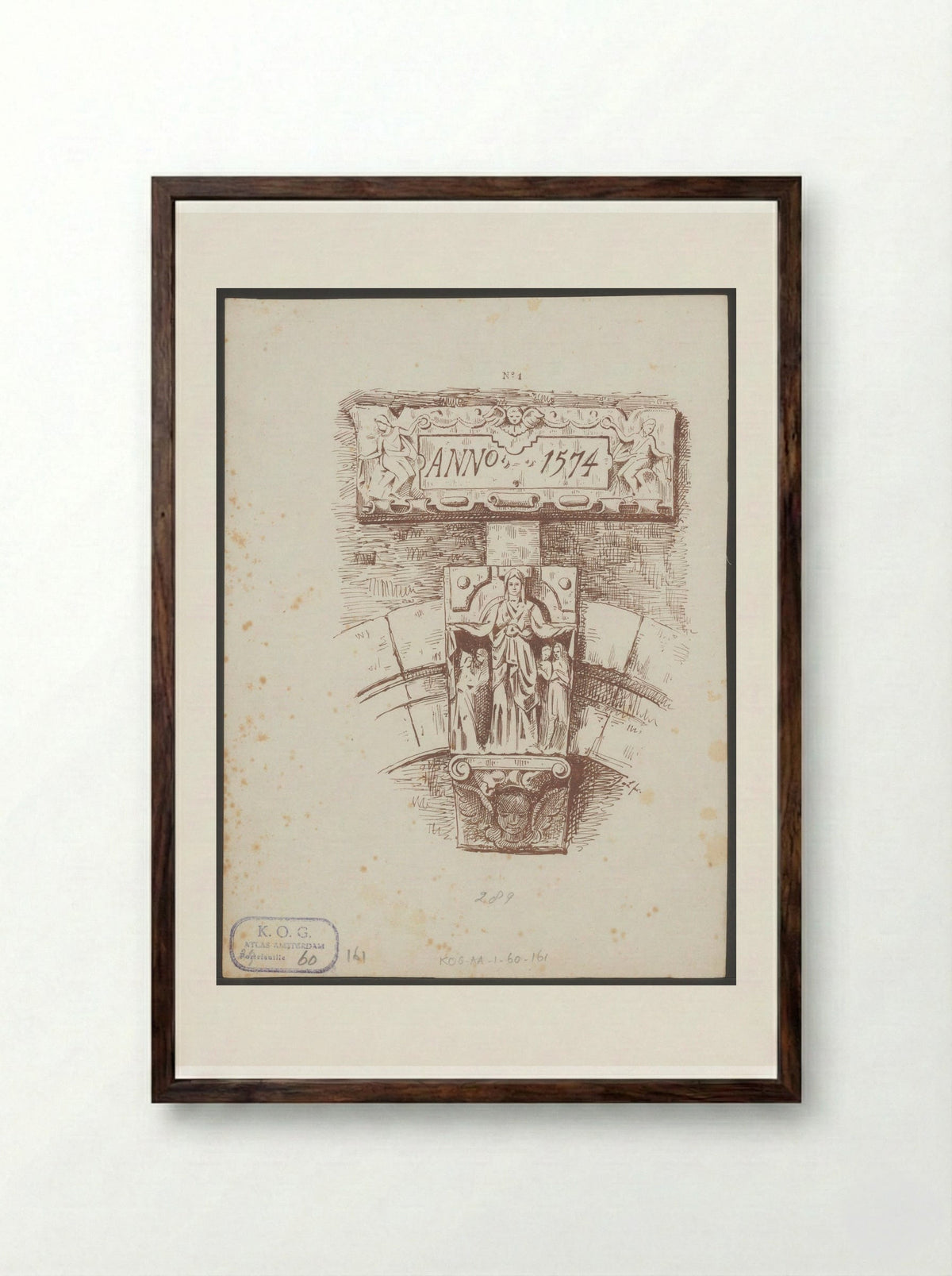 Sluitsteen met heilige Ursula in het Begijnhof in Amsterdam - Jac van Looij - Framed Print Dark Wood