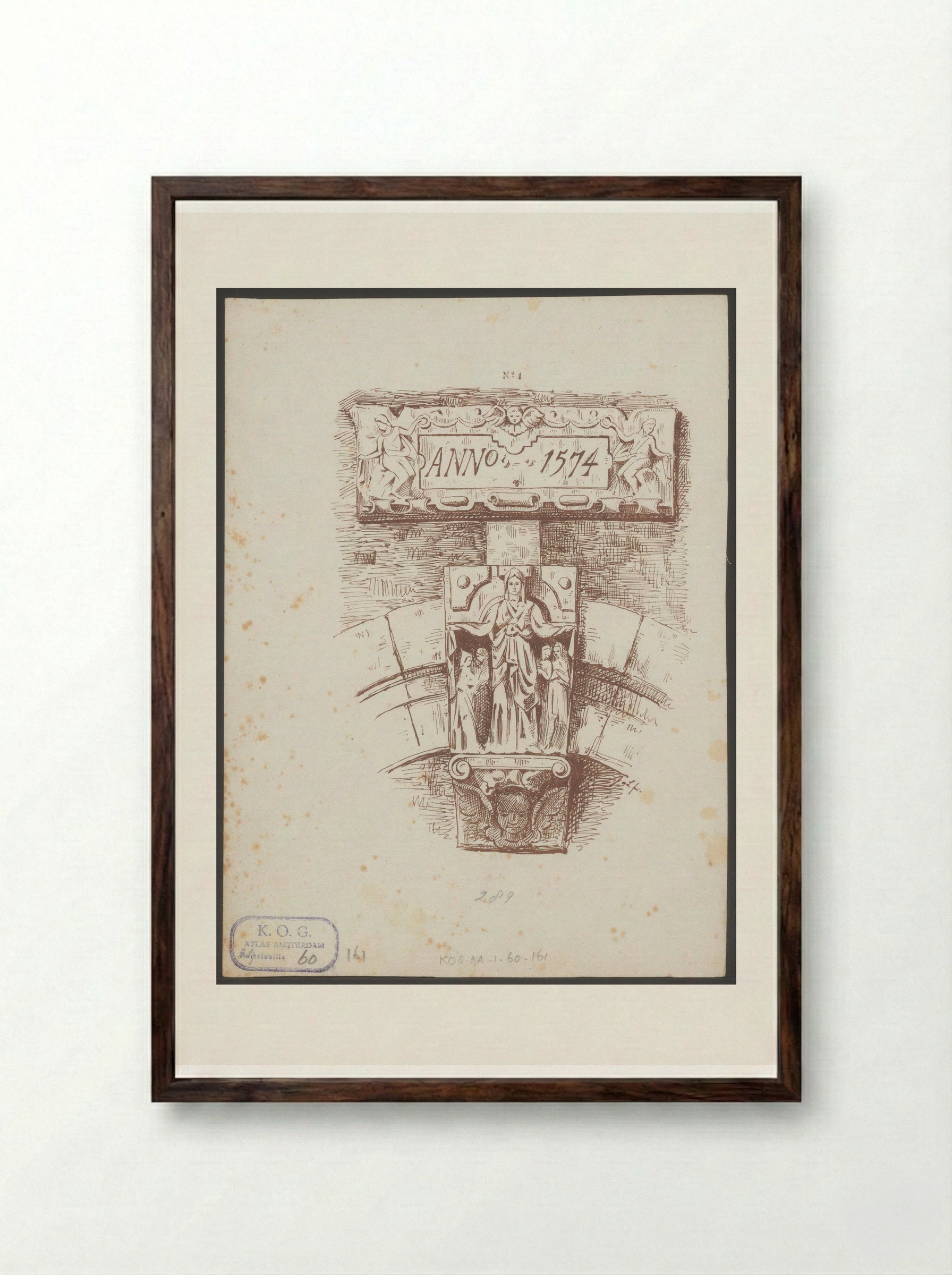 Sluitsteen met heilige Ursula in het Begijnhof in Amsterdam - Jac van Looij - Framed Print Dark Wood