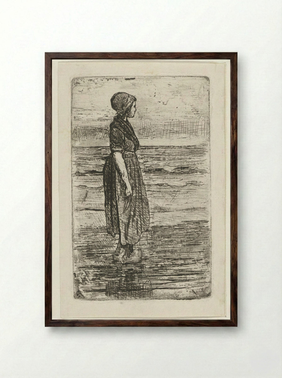 Staande vrouw op het strand - Jozef Israëls - Framed Print Dark Wood