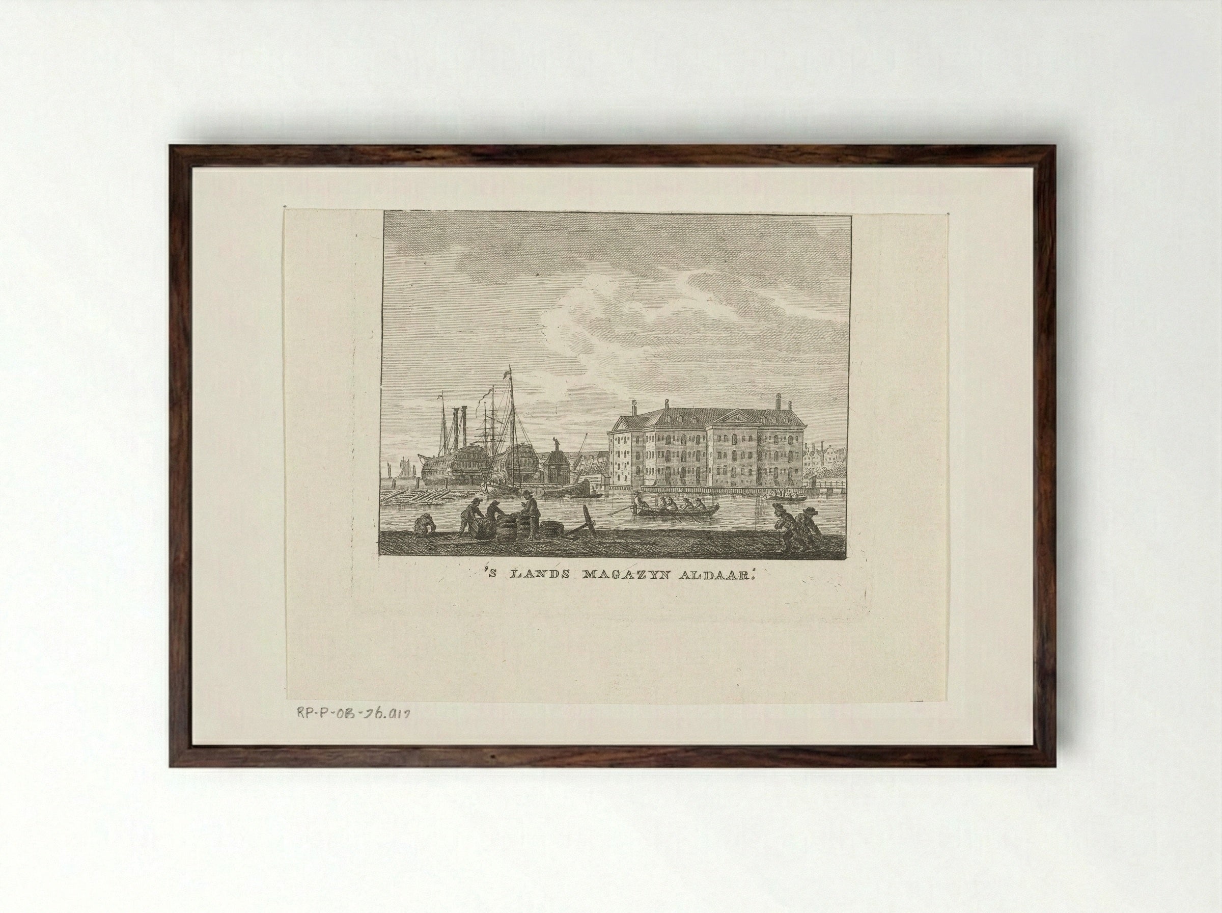 Stadsgezicht met zeemagazijn en haven met schepen te Amsterdam - Cornelis Brouwer - Framed Print Dark Wood