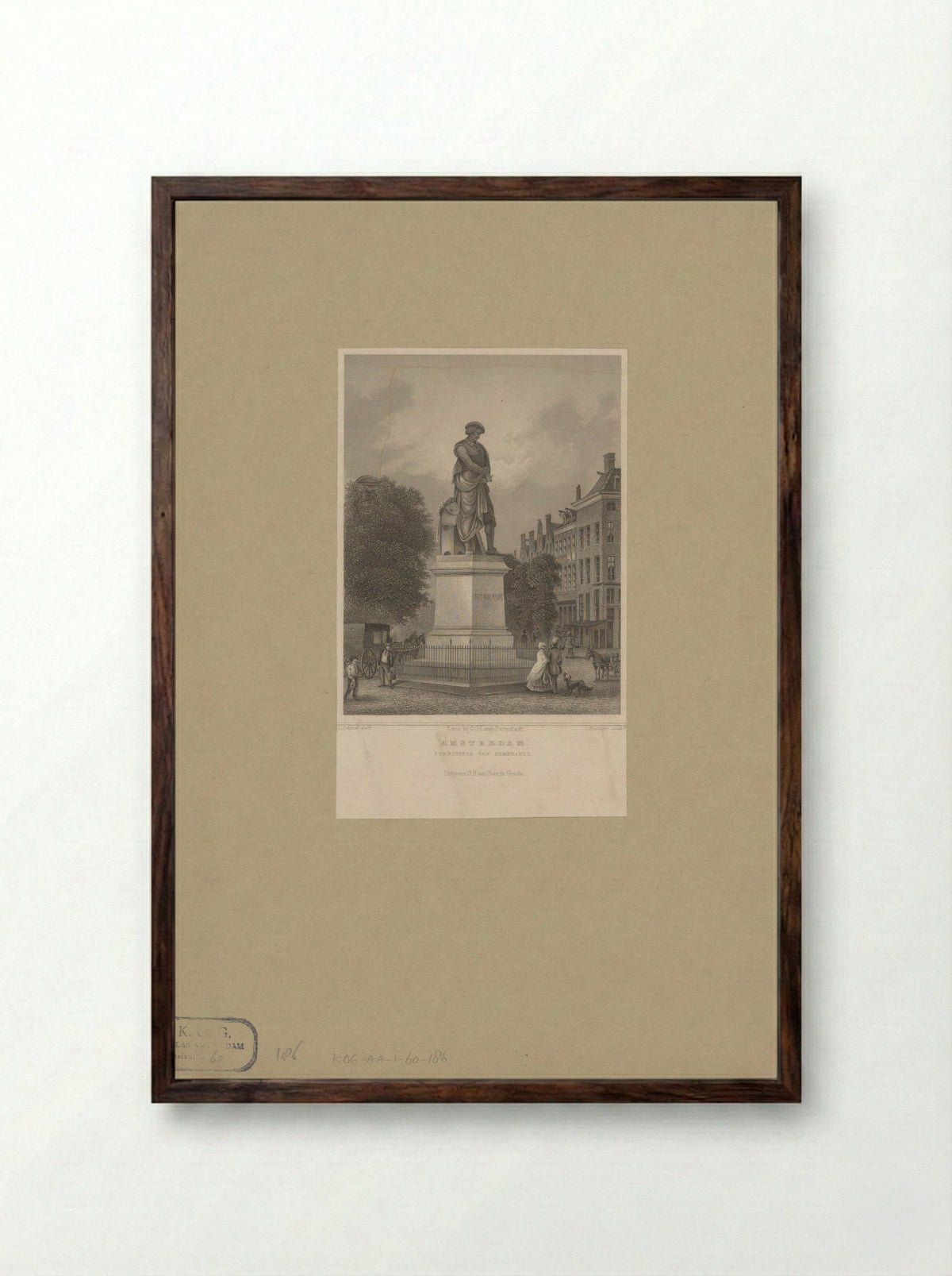 Standbeeld van Rembrandt op de Botermarkt te Amsterdam - G. Heisinger - Framed Print Dark Wood