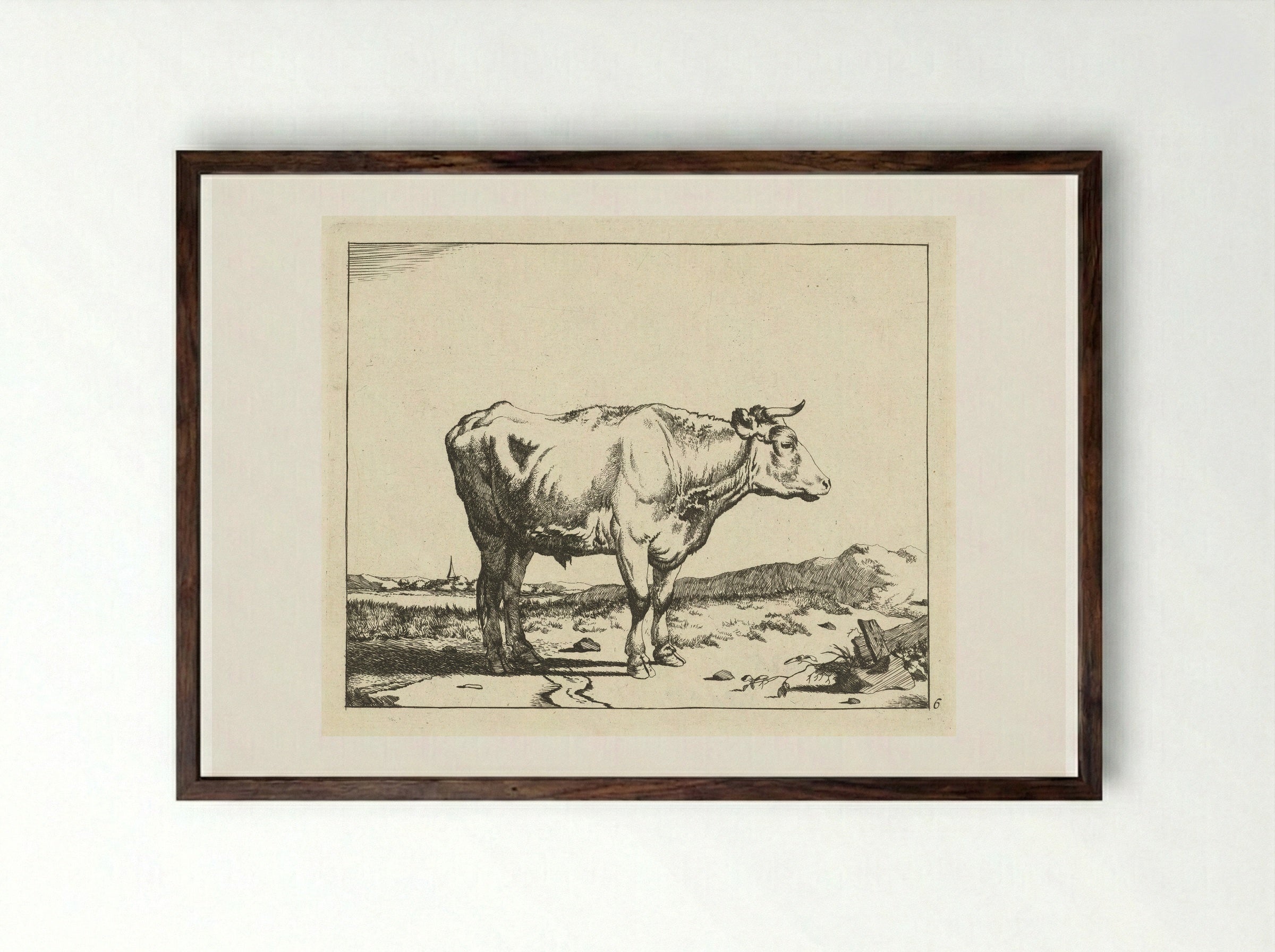 Stier, naar rechts, met kerktoren op achtergrond - Marcus de Bye - Framed Print Dark Wood