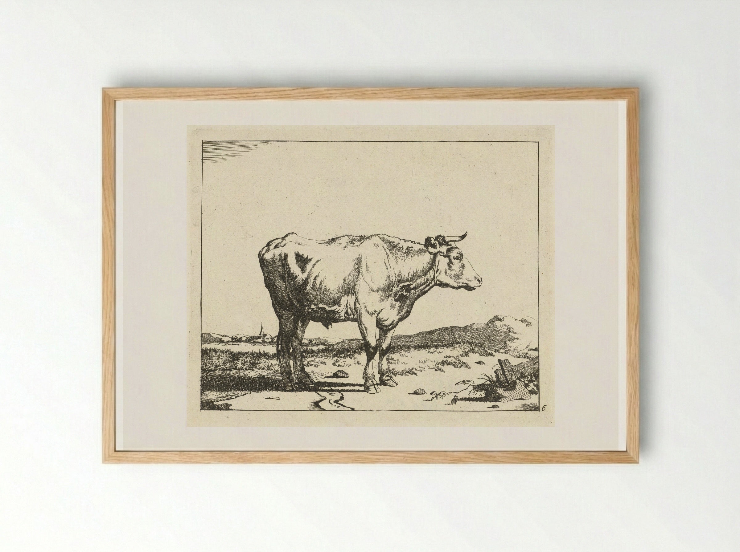 Stier, naar rechts, met kerktoren op achtergrond - Marcus de Bye - Framed Print Wood