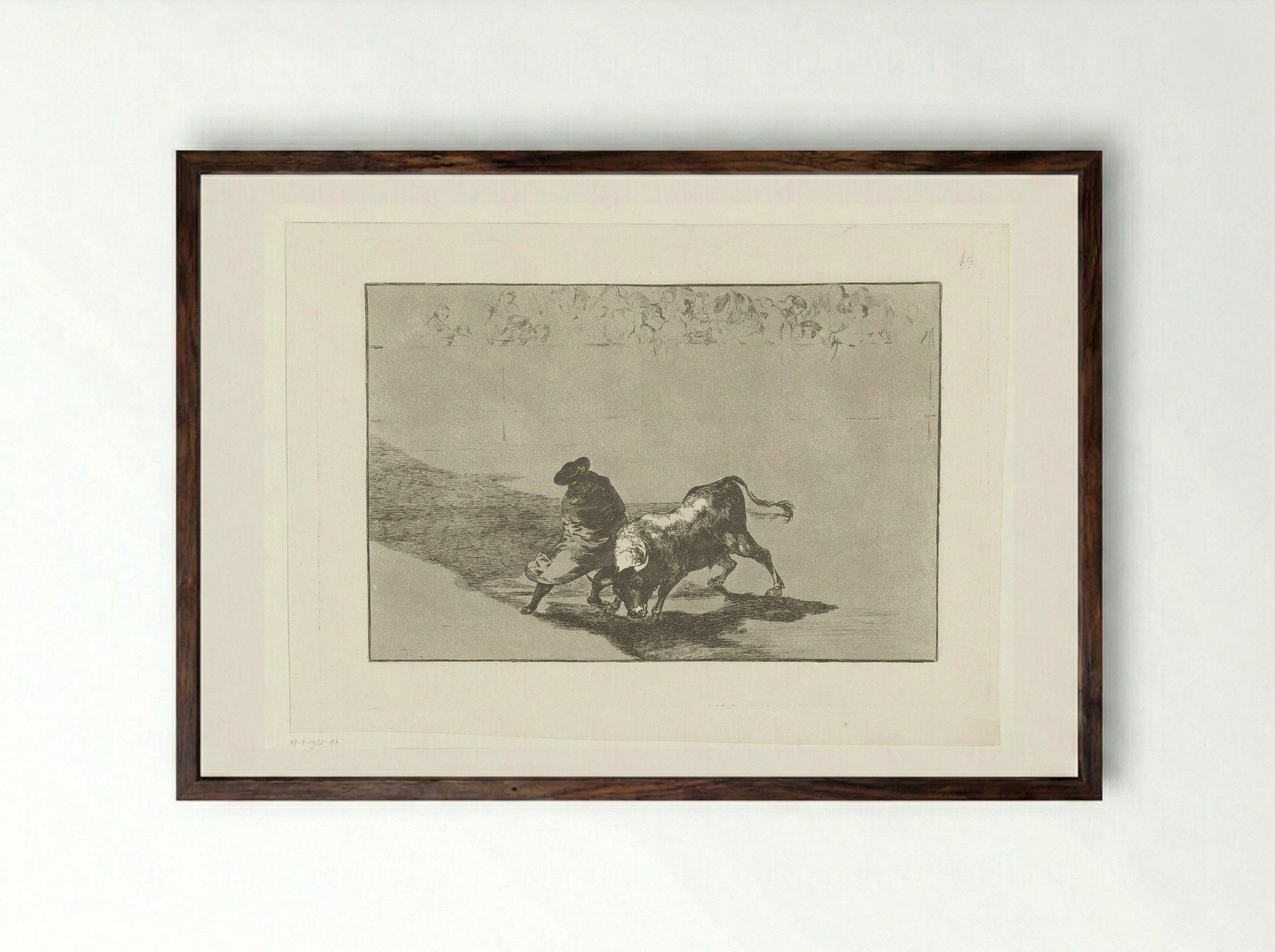 Stierenvechter in een arena - Francisco de Goya - Framed Print Dark Wood
