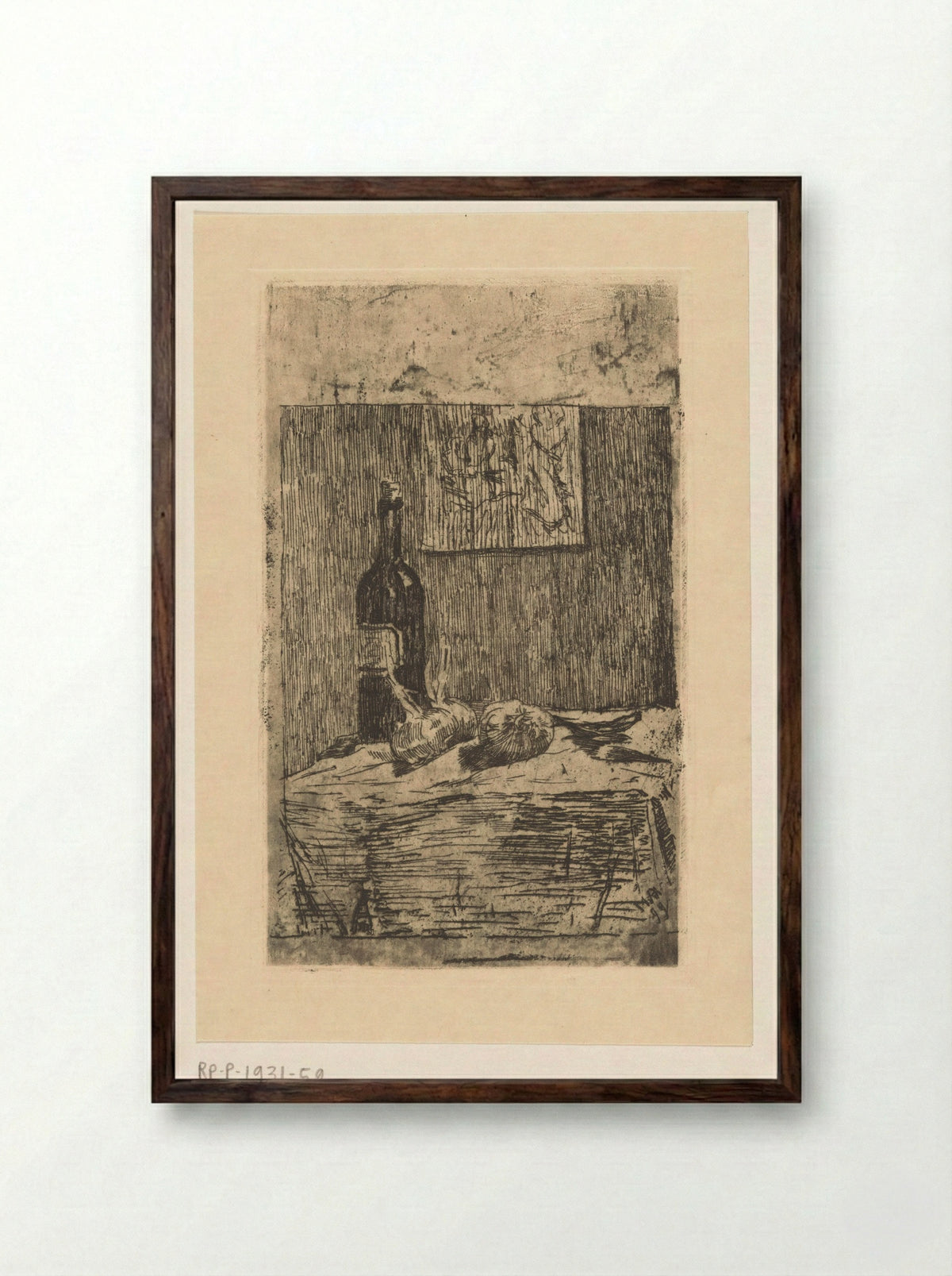 Stilleven met wijnfles en knoflook - Martinus van Regteren Altena - Framed Print Dark Wood