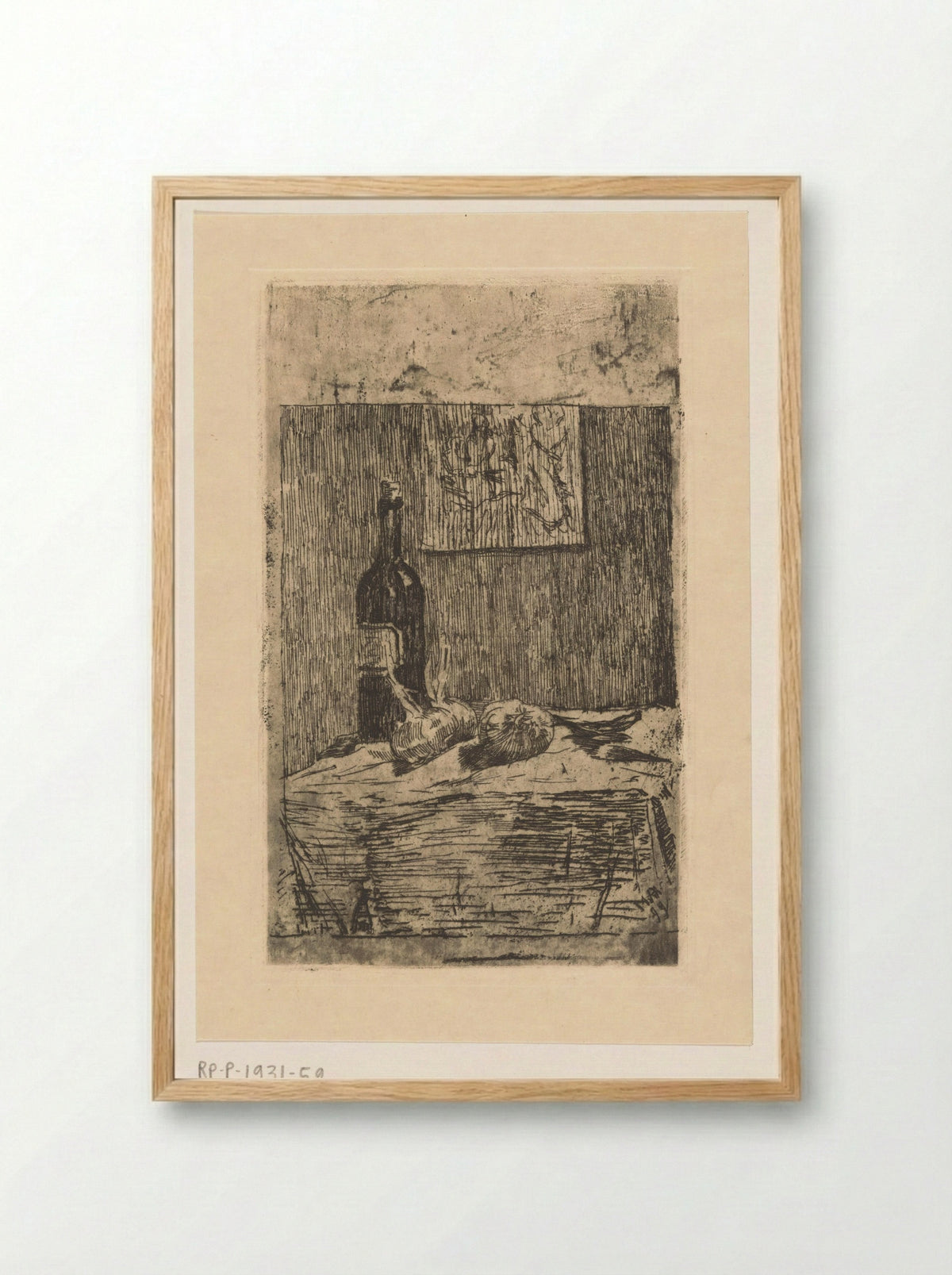 Stilleven met wijnfles en knoflook - Martinus van Regteren Altena - Framed Print Wood