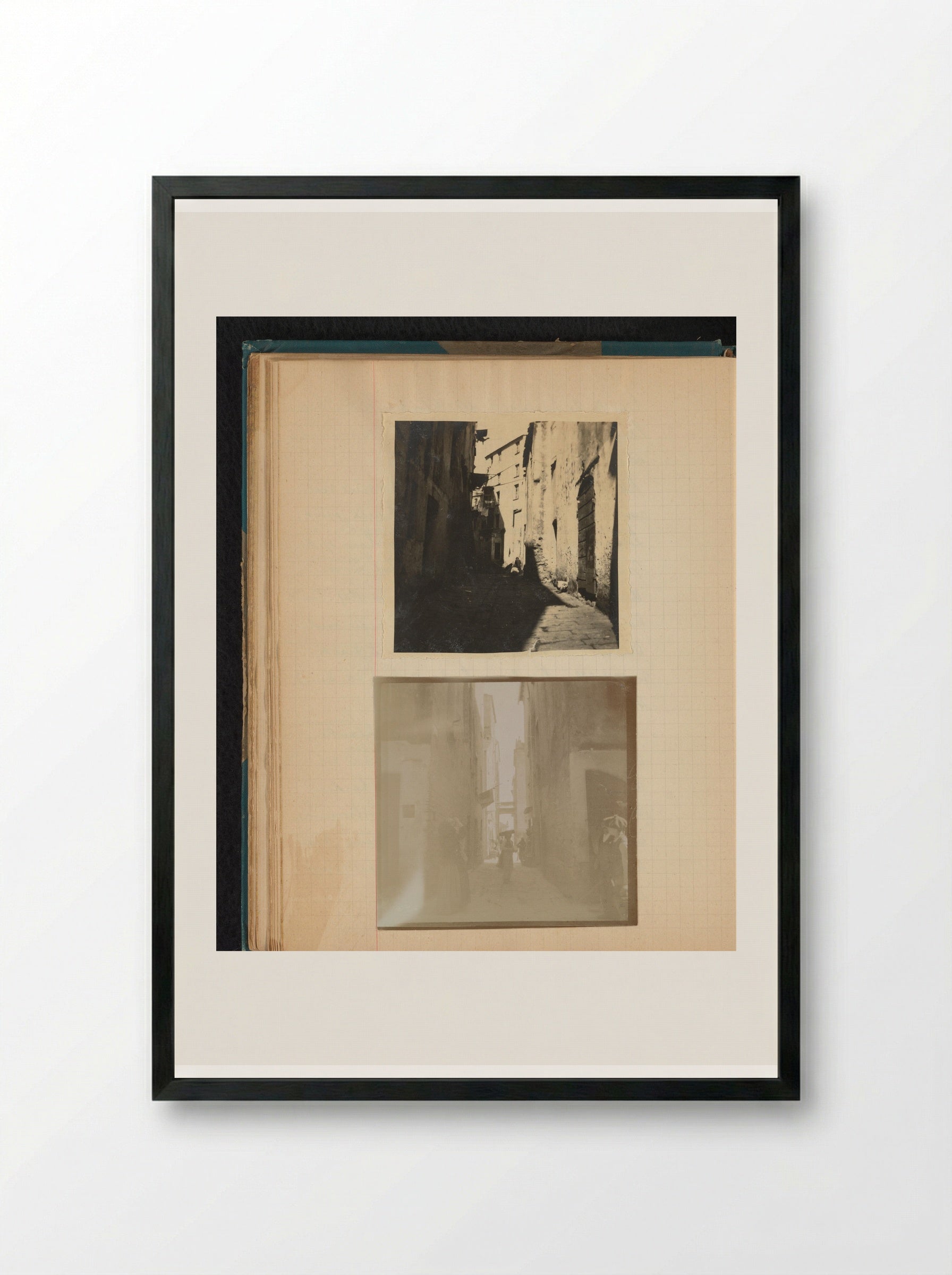 Straatgezichten van Rue Fesch in Ajaccio, Corsica - Théodore van Lelyveld - Framed Print Black