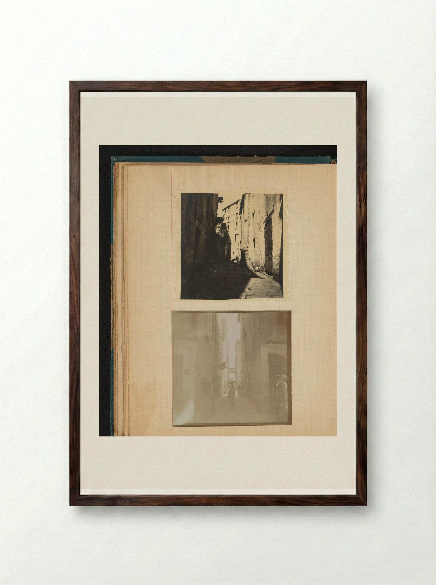 Straatgezichten van Rue Fesch in Ajaccio, Corsica - Théodore van Lelyveld - Framed Print Dark Wood