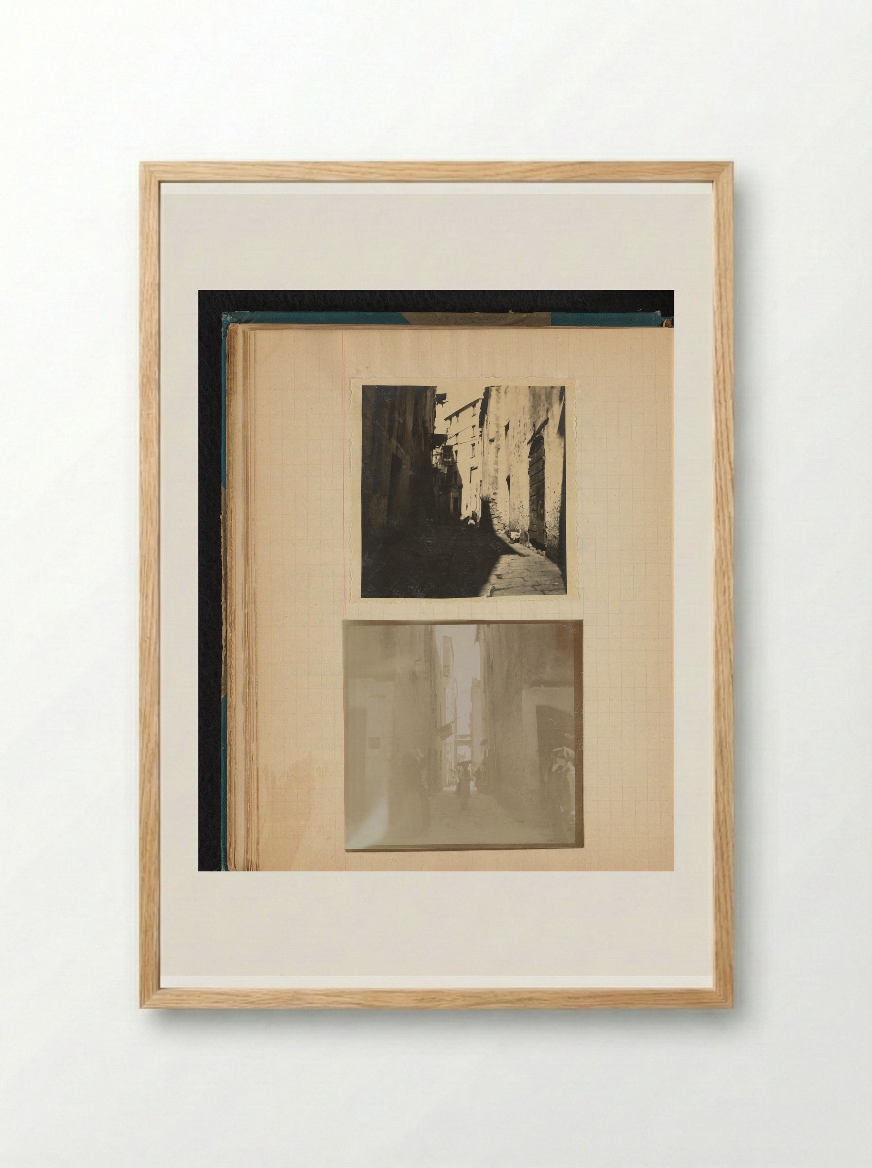 Straatgezichten van Rue Fesch in Ajaccio, Corsica - Théodore van Lelyveld - Framed Print Wood