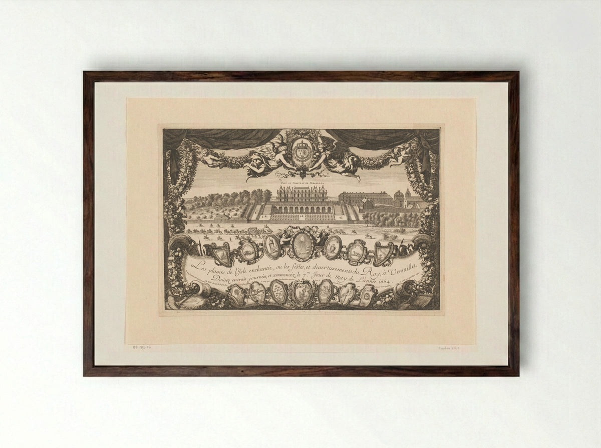 Titelprent met zicht op kasteel Versailles met stoet ruiters - Jean Lepautre - Framed Print Dark Wood