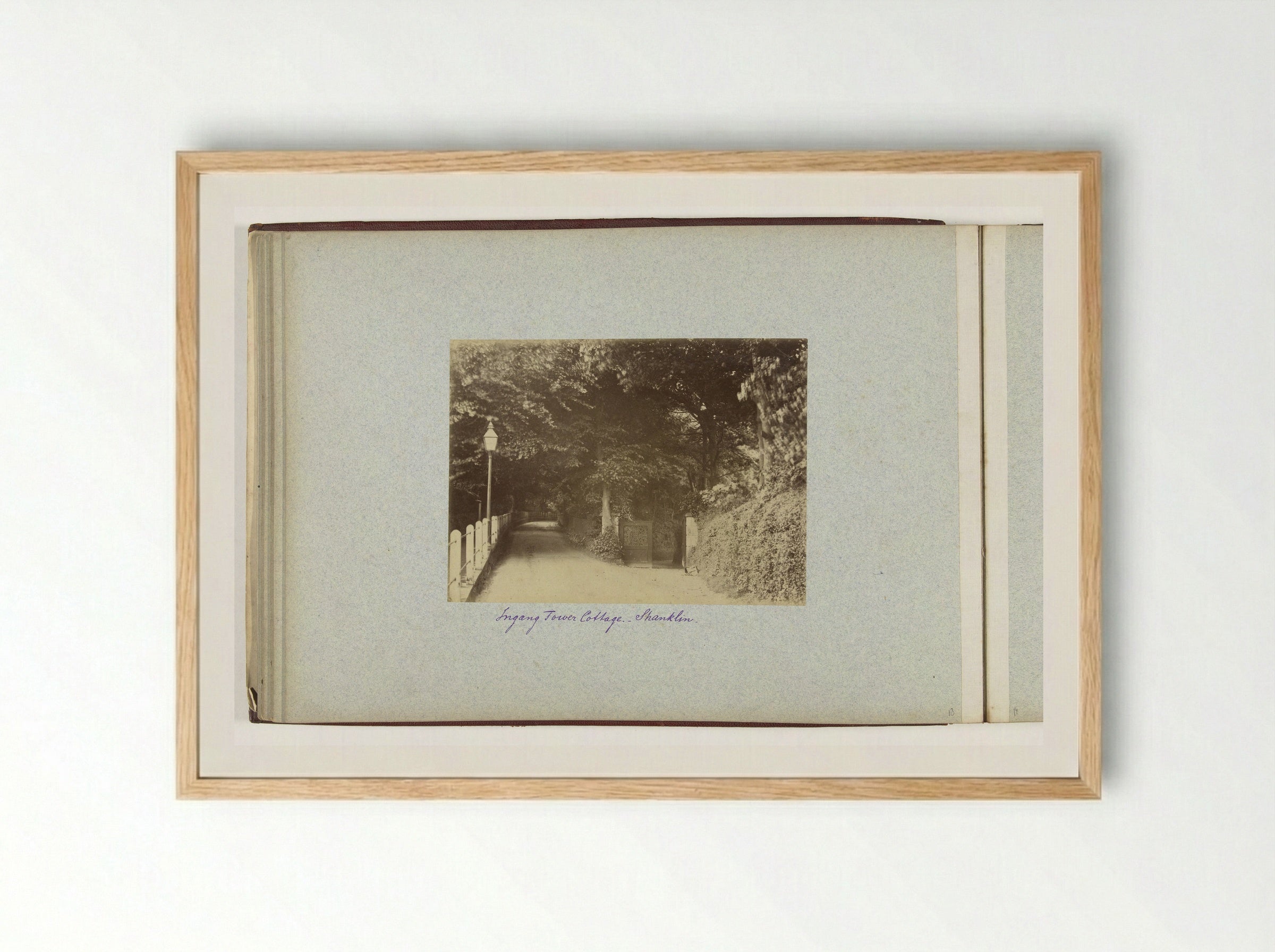 Toegangshek van Tower Cottage te Shanklin - Henry Pauw van Wieldrecht - Framed Print Wood