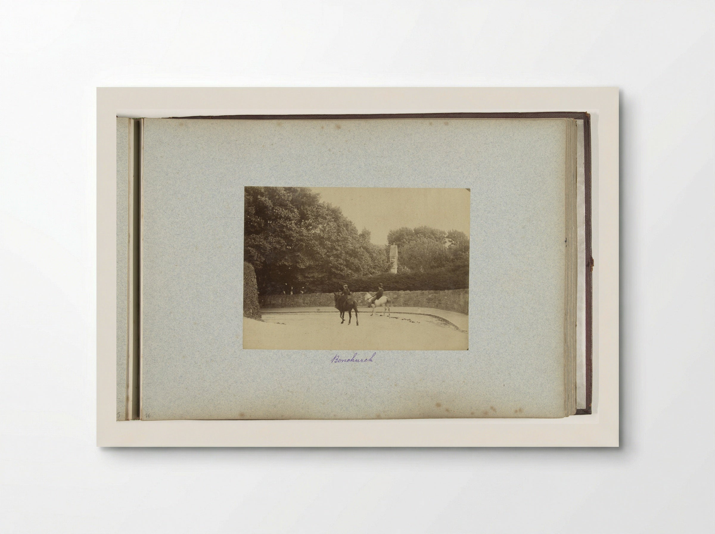 Twee ruiters op straat in Bonchurch - Henry Pauw van Wieldrecht - Poster