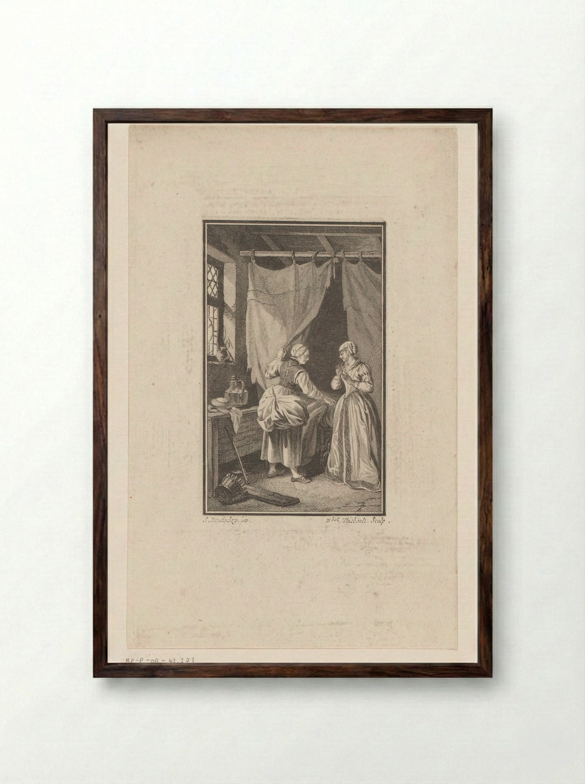 Twee vrouwen in slaapvertrek - Nouvelle Société Typographique - Framed Print Dark Wood