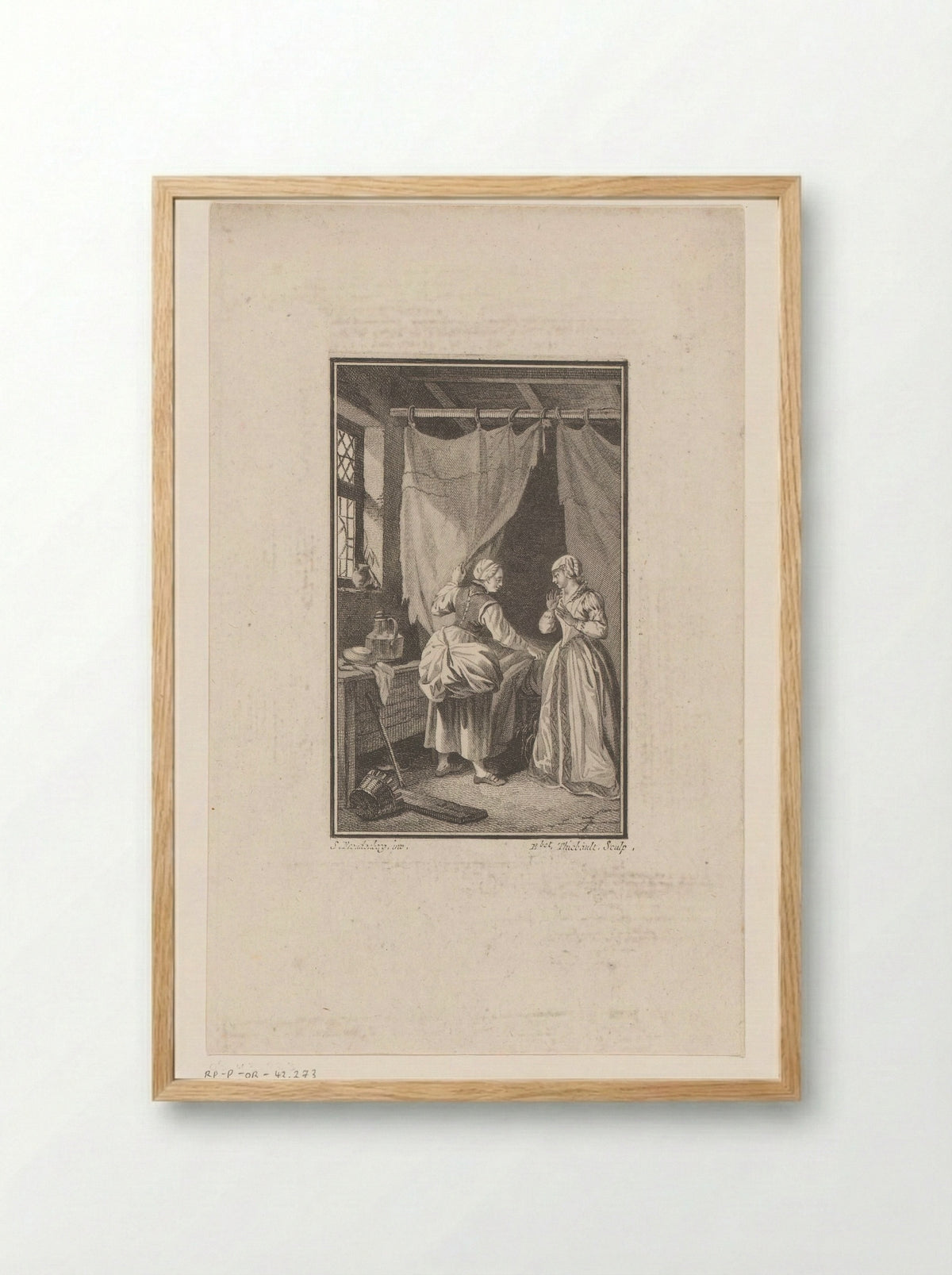 Twee vrouwen in slaapvertrek - Nouvelle Société Typographique - Framed Print Wood