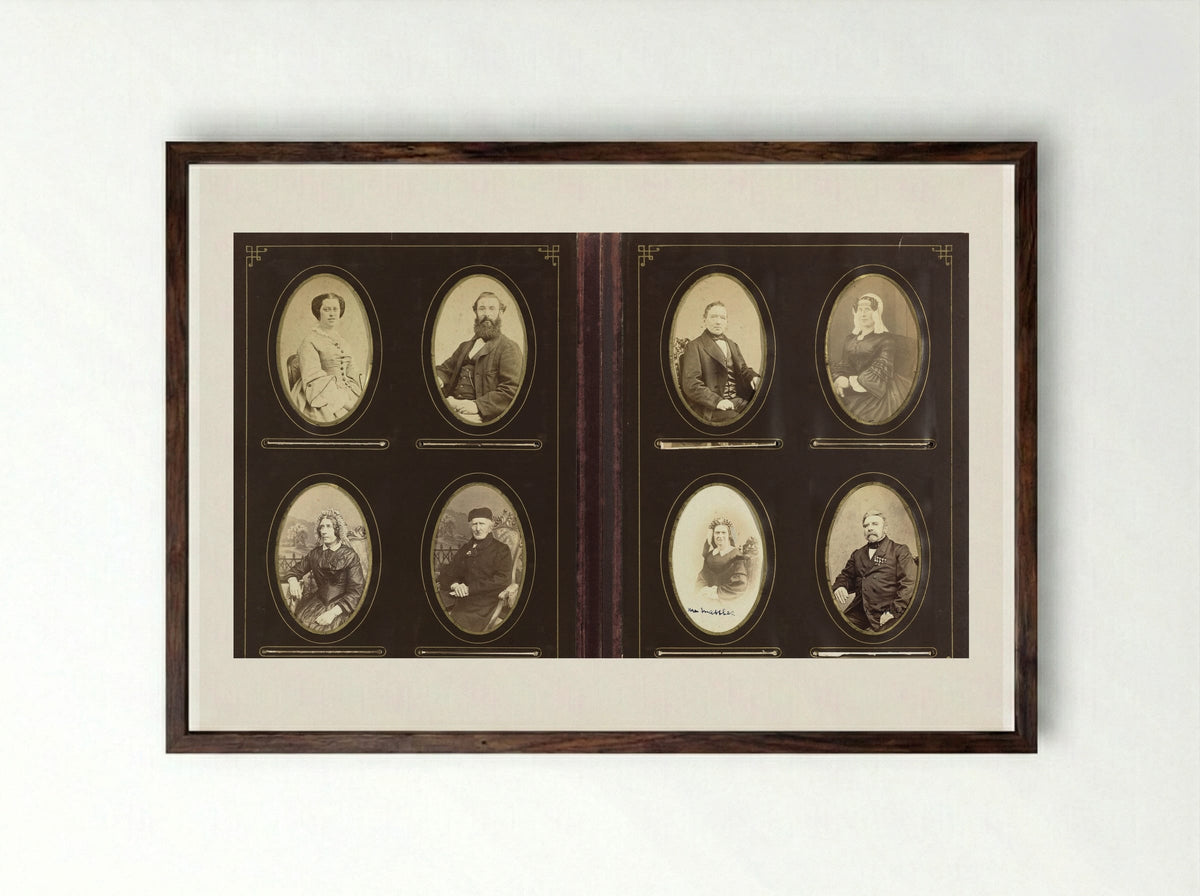 Untitled (Family Portrait Album Page) - Diverse vervaardigers - Framed Print Dark Wood
