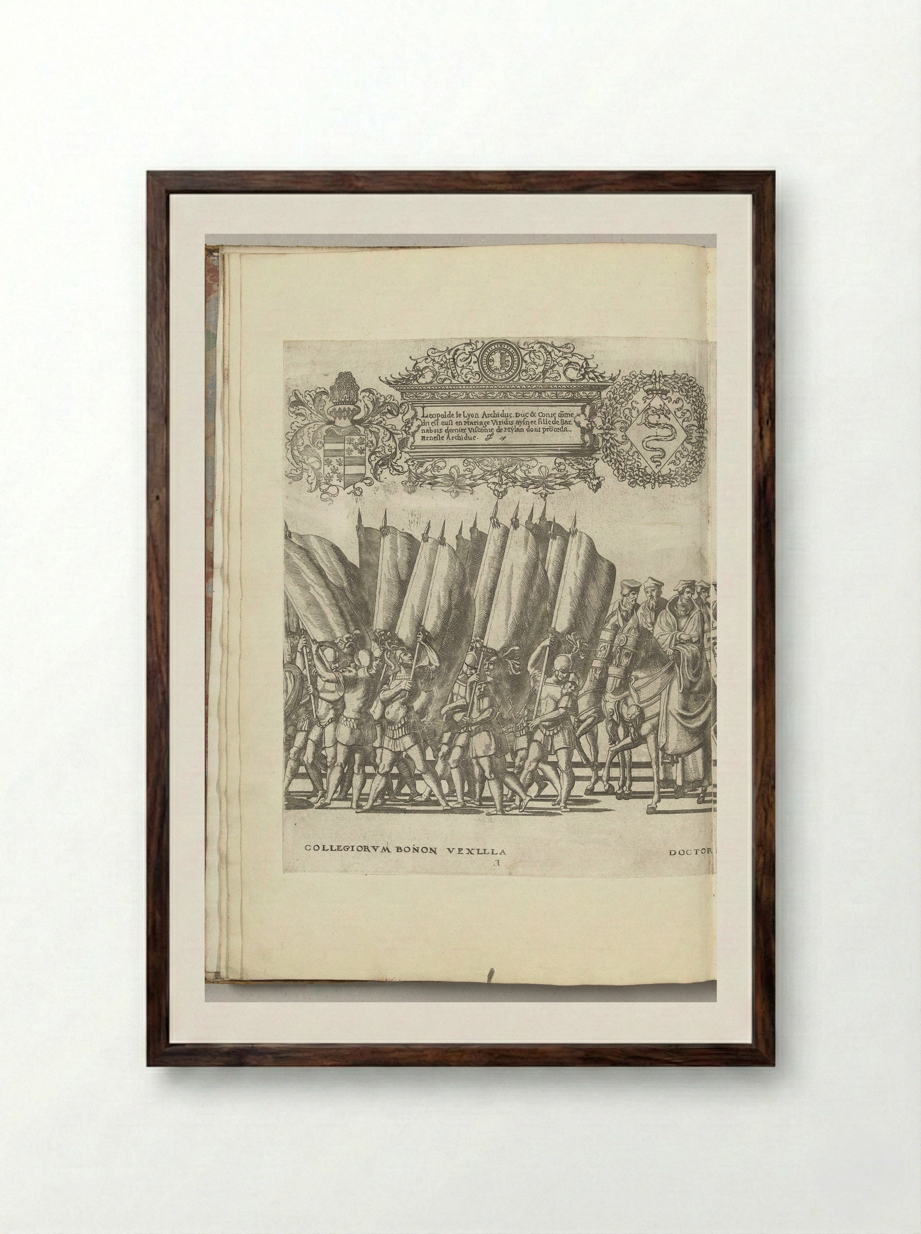 Vaandeldragers en geleerden, plaat E - Nicolaas Hogenberg - Framed Print Dark Wood