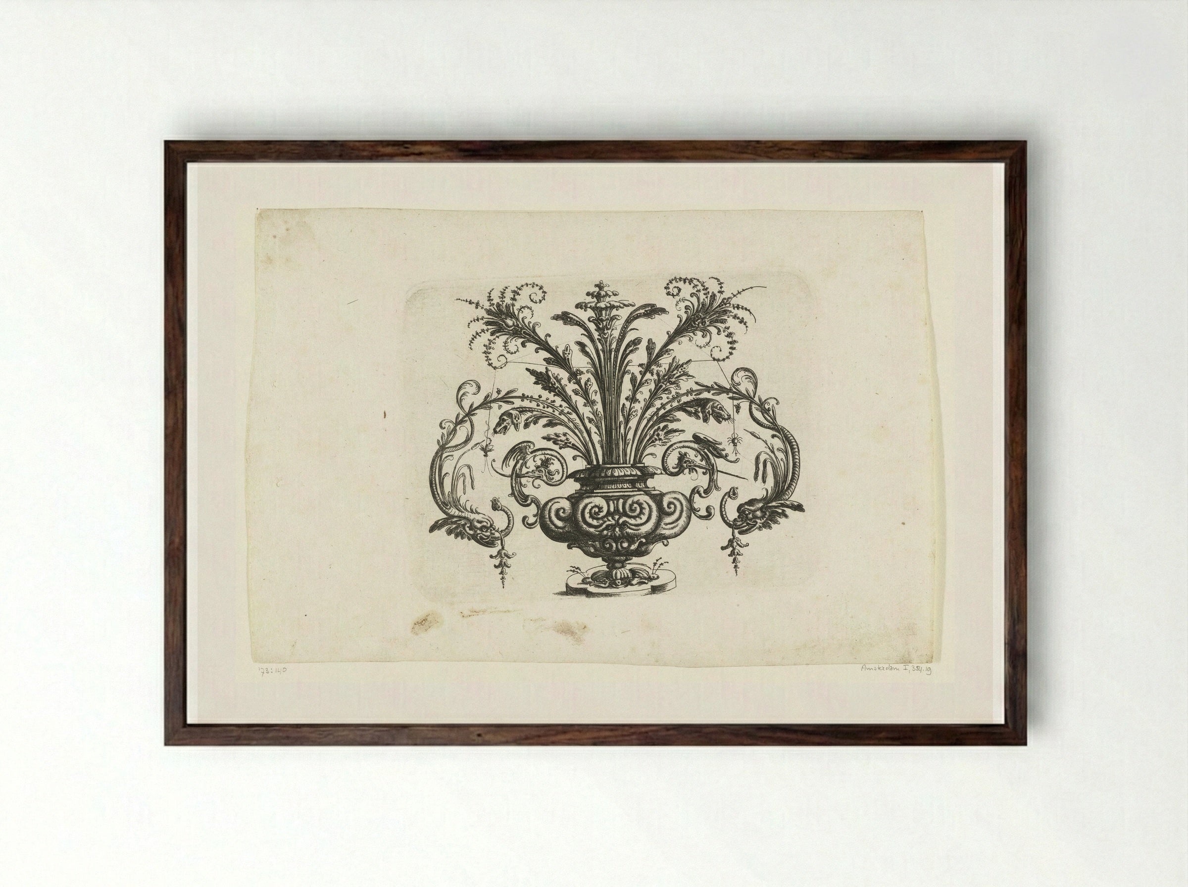 Vaas met bloemen en ranken - Christoph Jamnitzer - Framed Print Dark Wood