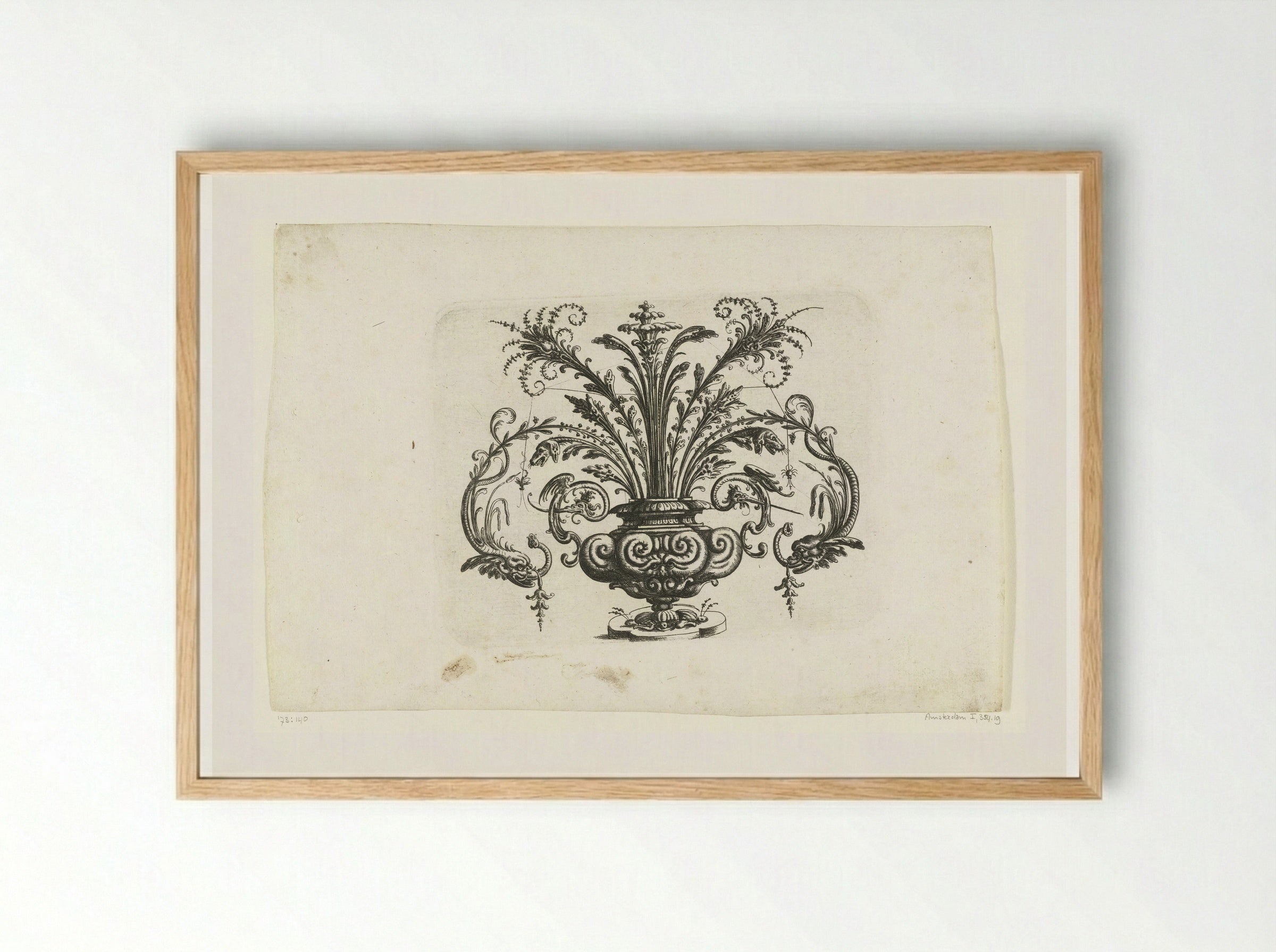 Vaas met bloemen en ranken - Christoph Jamnitzer - Framed Print Wood